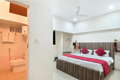 Hotel Chowdhry-New Delhi Railway Station-2 minutes walk