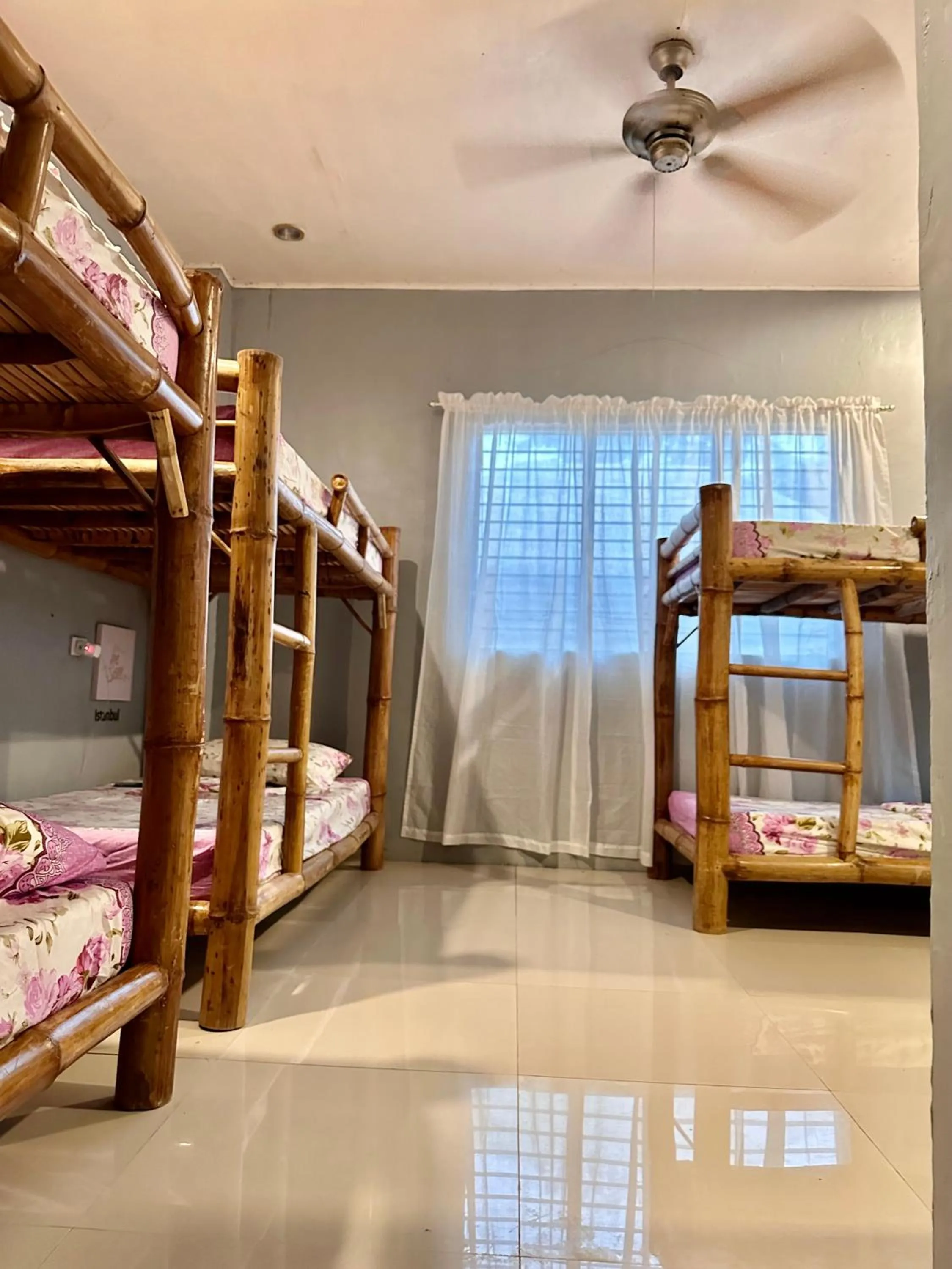 Bed in Lionfish Backpackers Hostel Malapascua