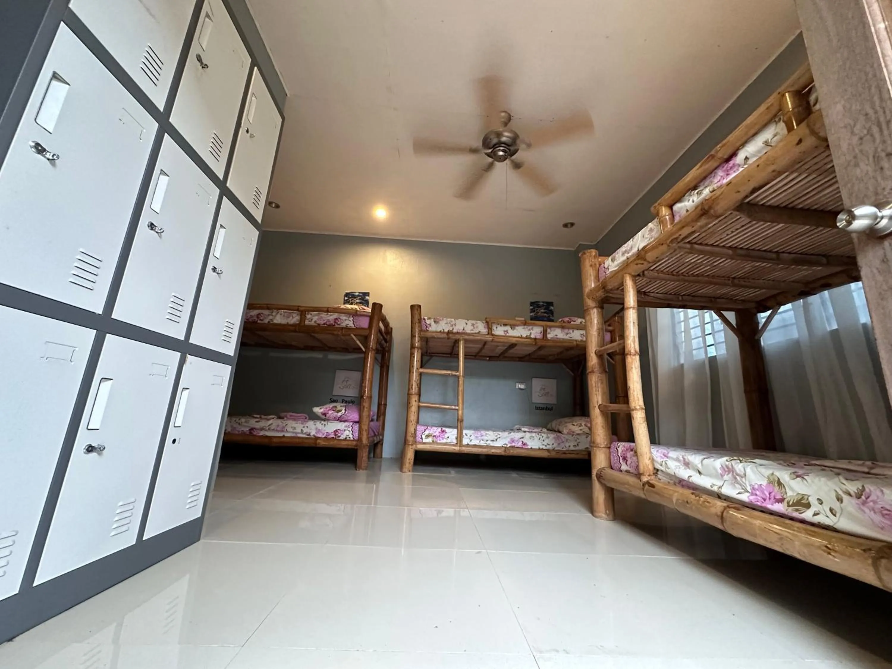 Bed in Lionfish Backpackers Hostel Malapascua