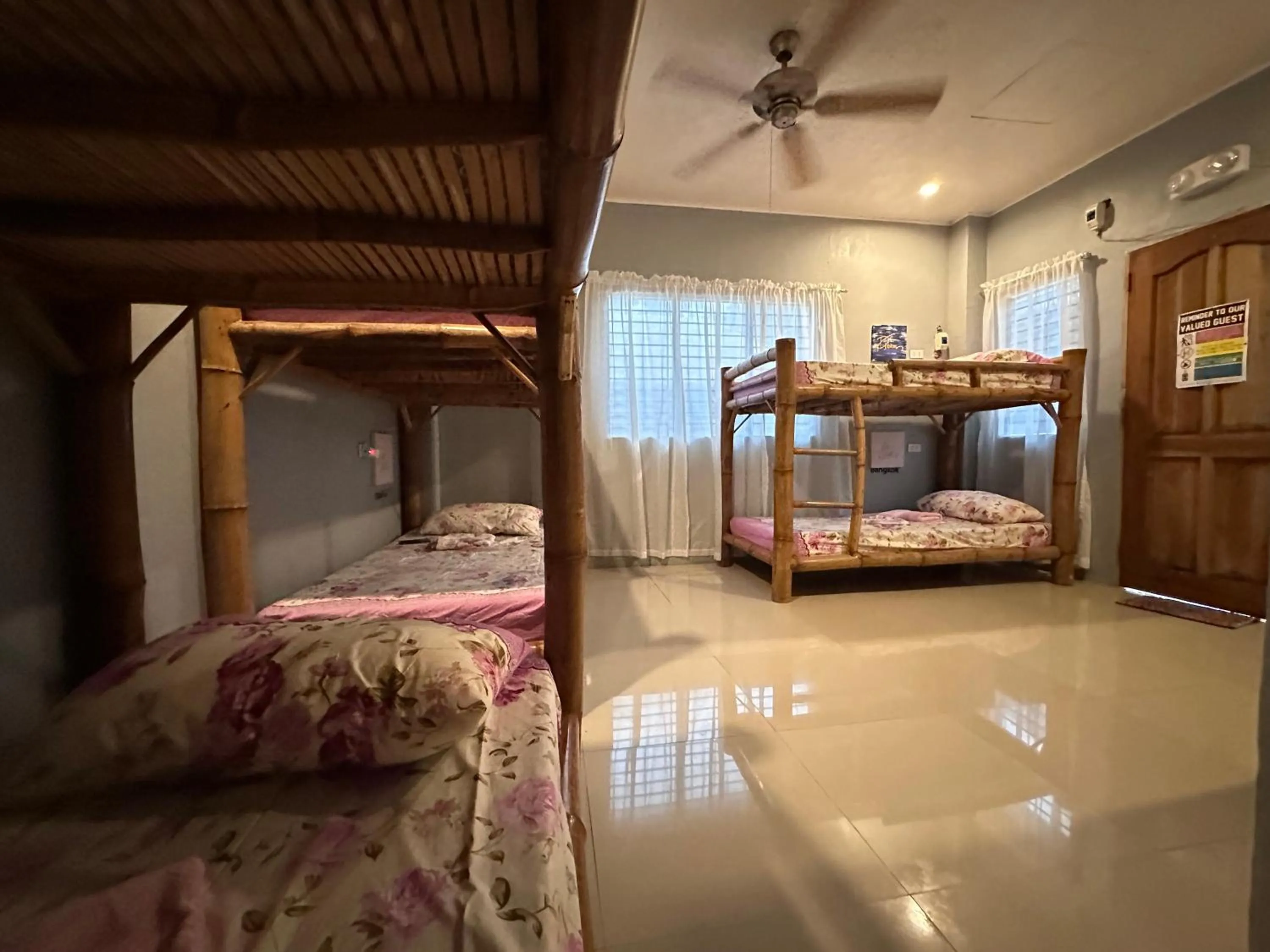 Bed in Lionfish Backpackers Hostel Malapascua