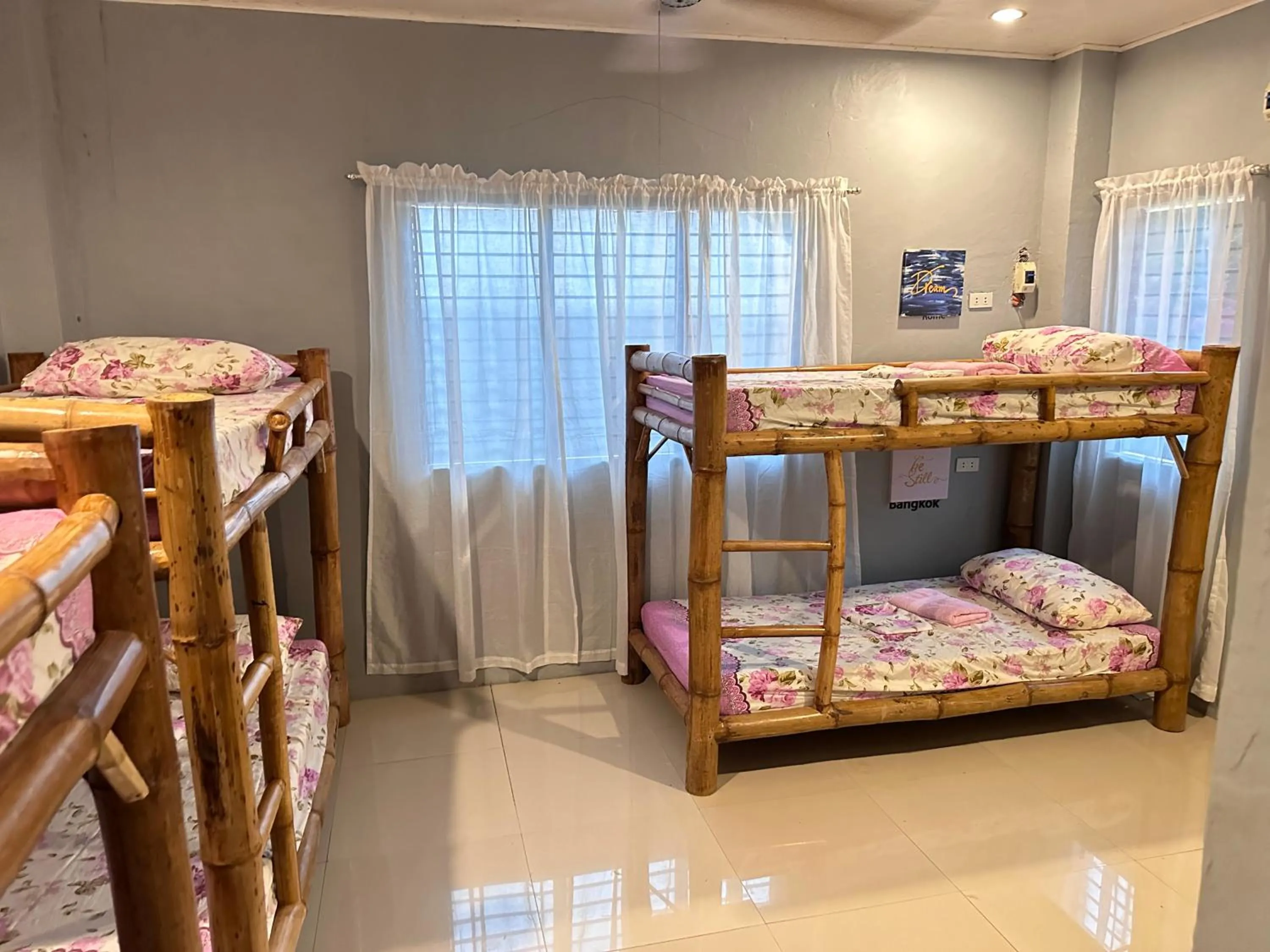 Bed in Lionfish Backpackers Hostel Malapascua