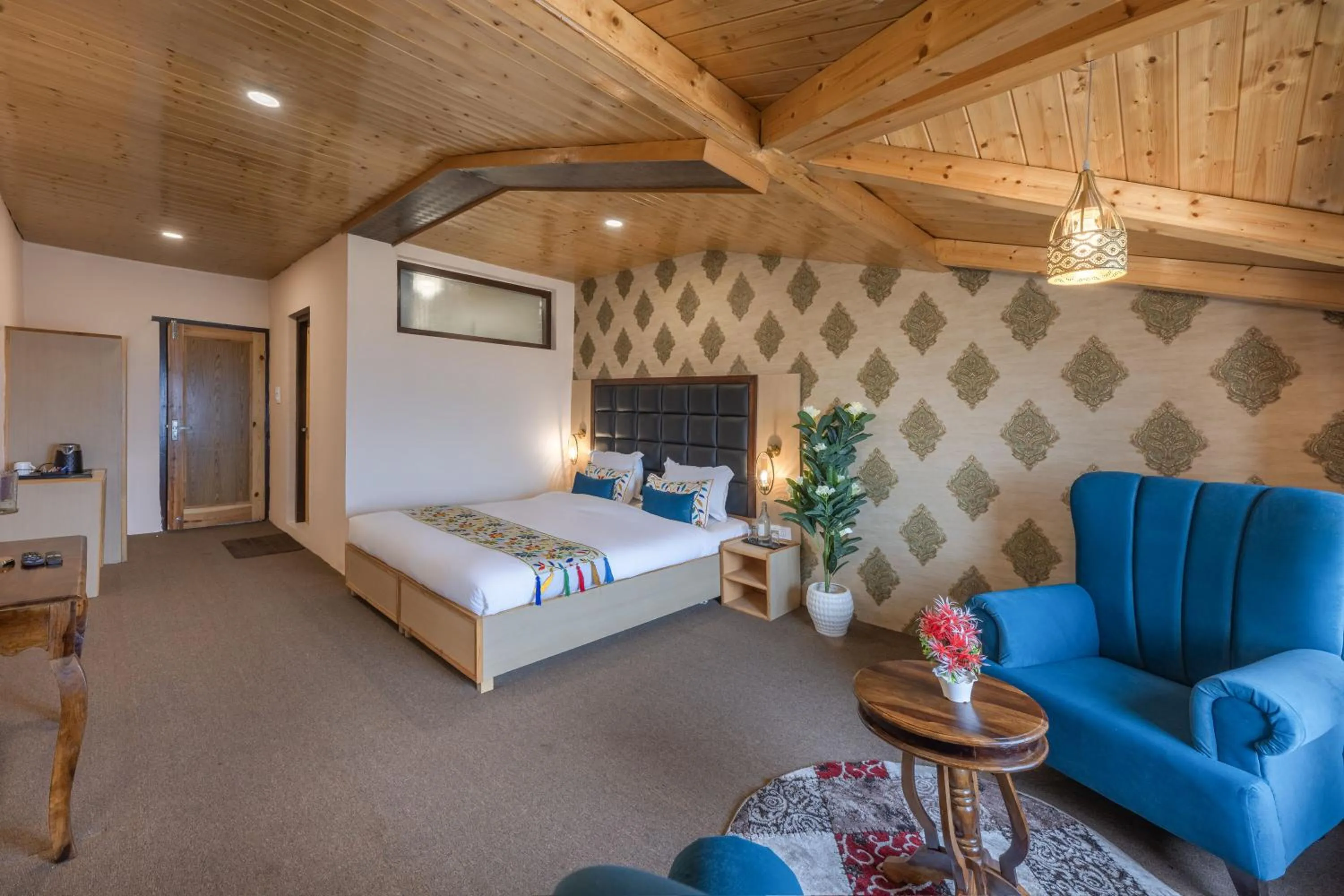 Photo of the whole room, Bed in Echor Kashmir Holidays Resort Srinagar