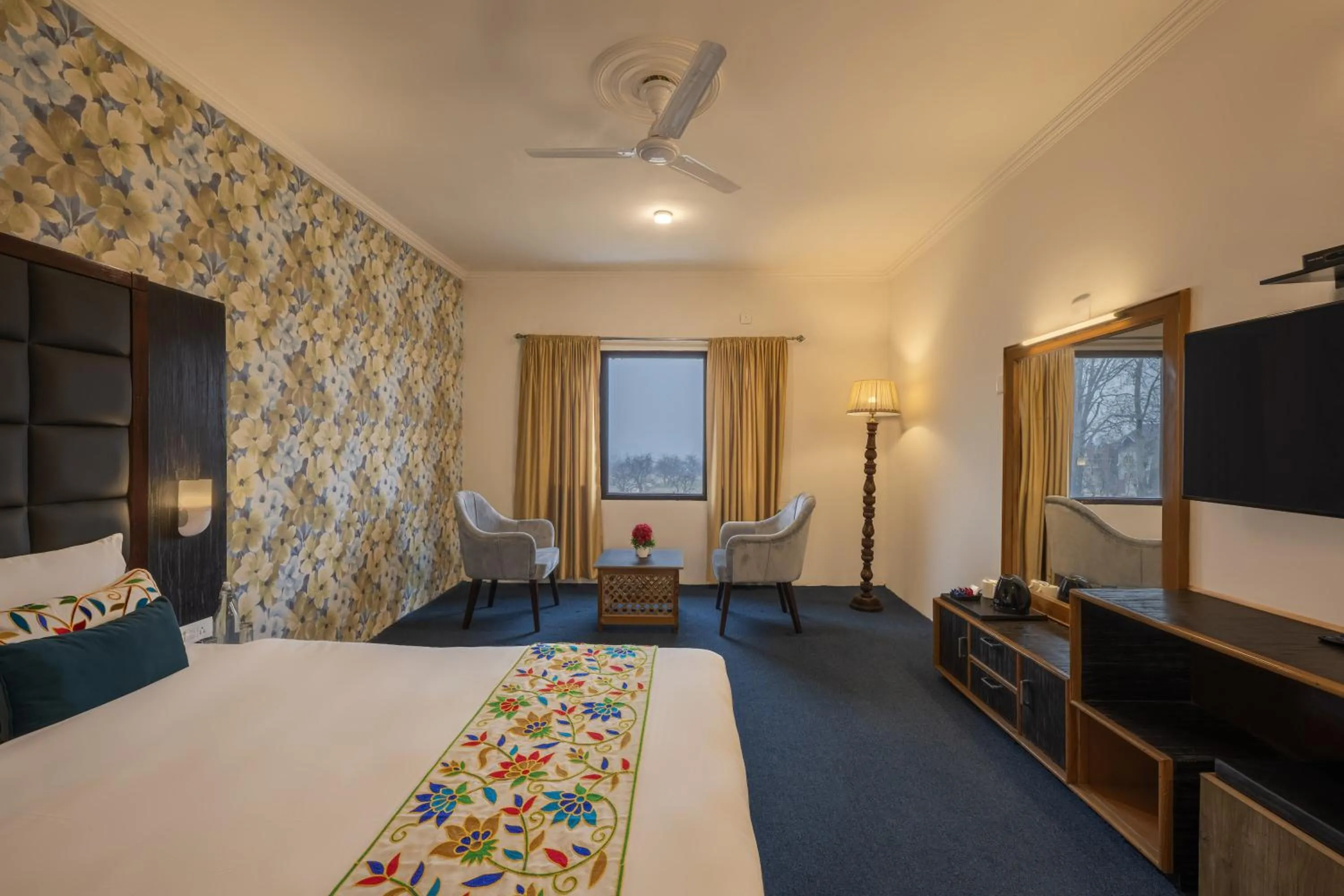 Bed in Echor Kashmir Holidays Resort Srinagar