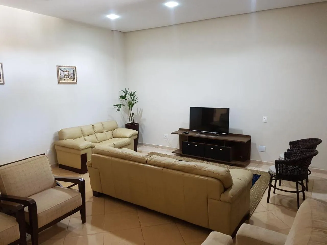 Communal lounge/ TV room in Hotel Fazenda Pirâmides