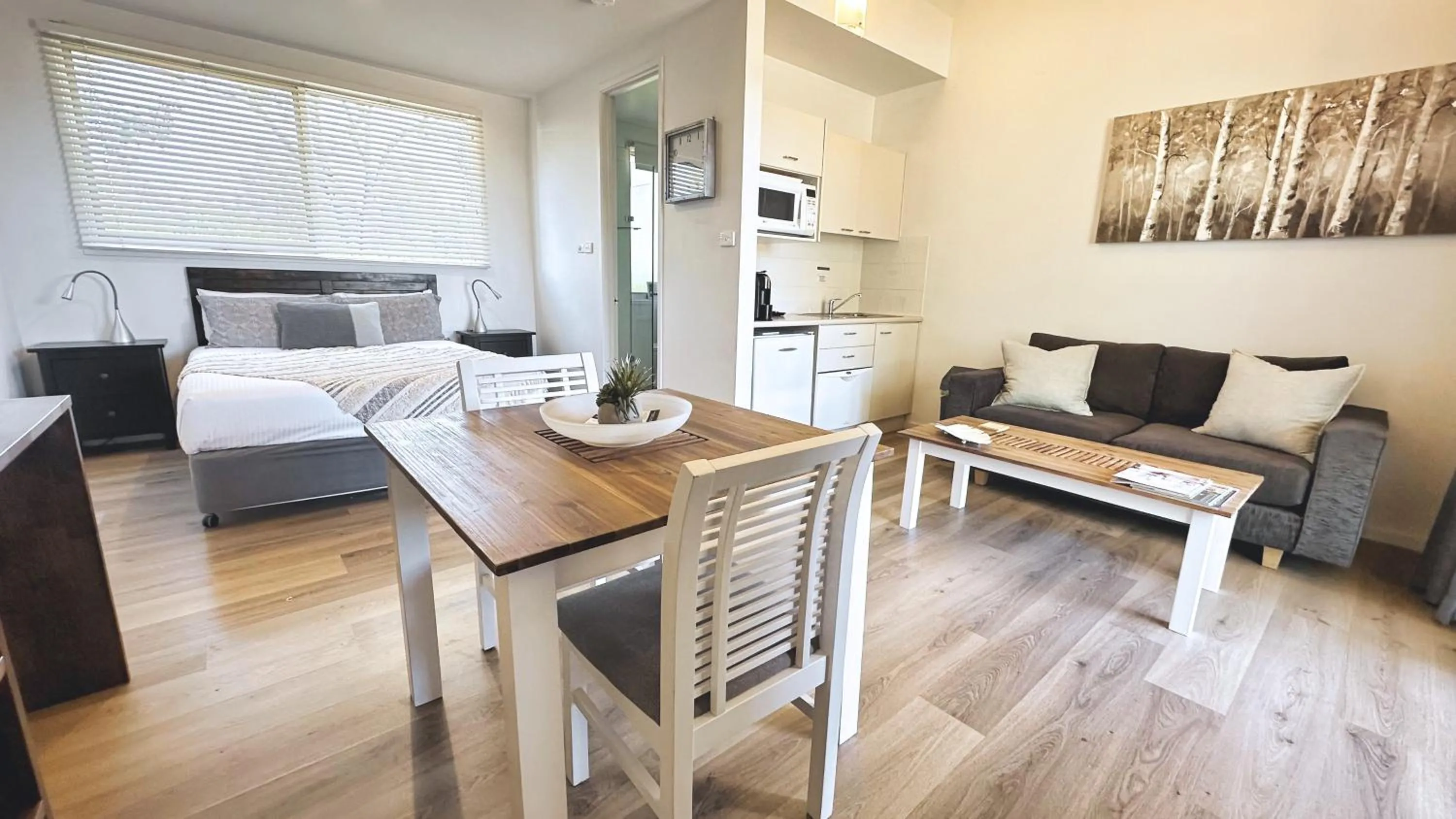 Photo of the whole room, Bed in Grapevines Boutique Accommodation