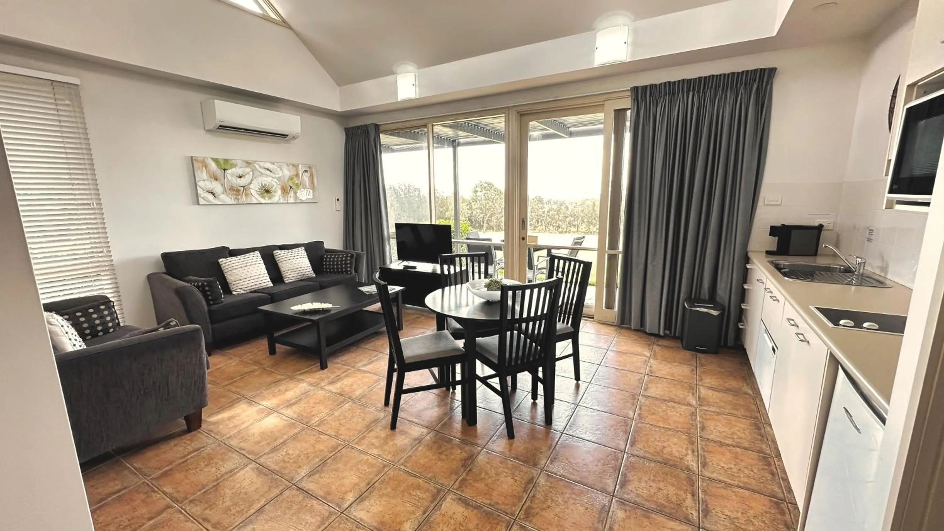 Kitchen or kitchenette in Grapevines Boutique Accommodation