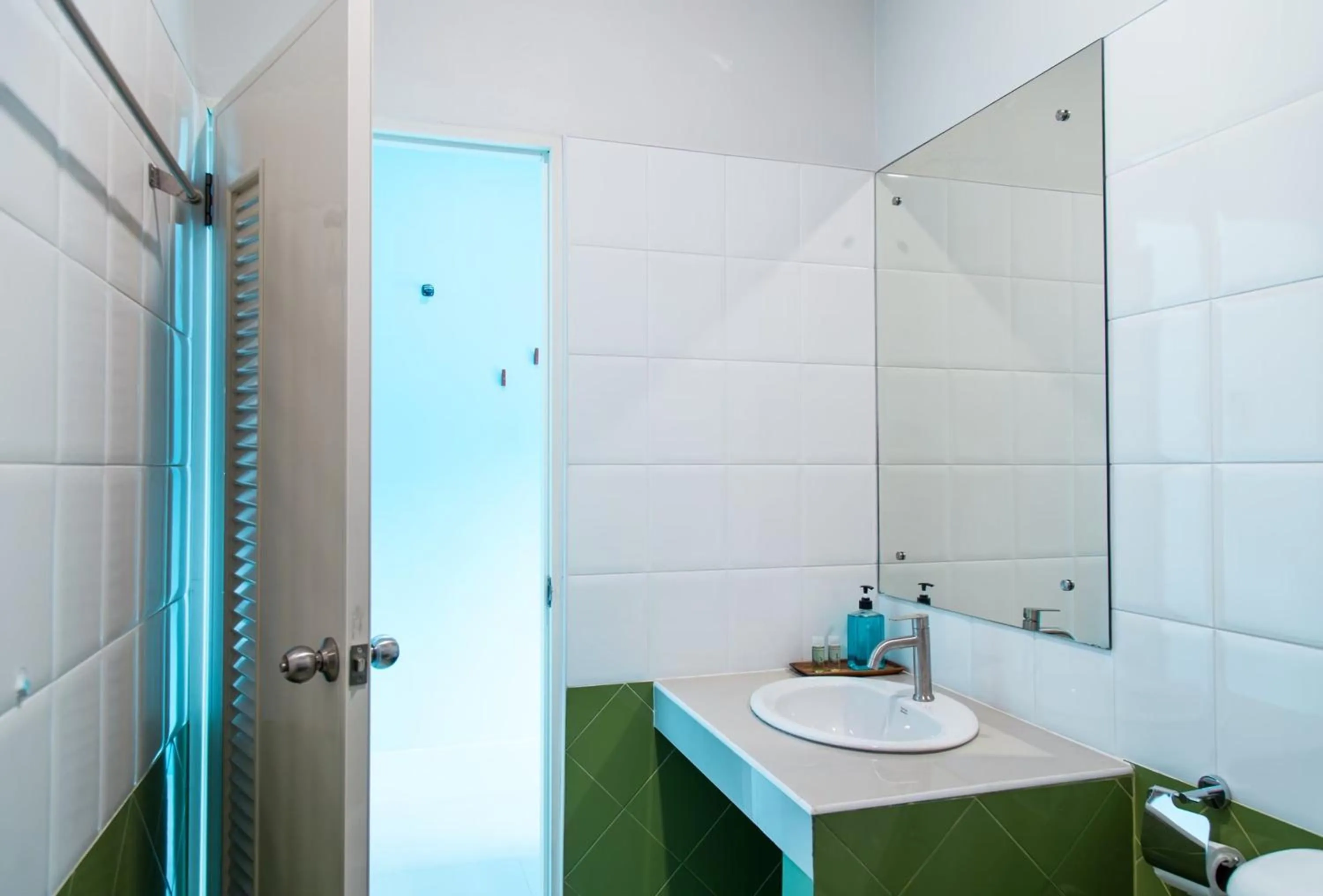 Shower in Kamala Beach Residence