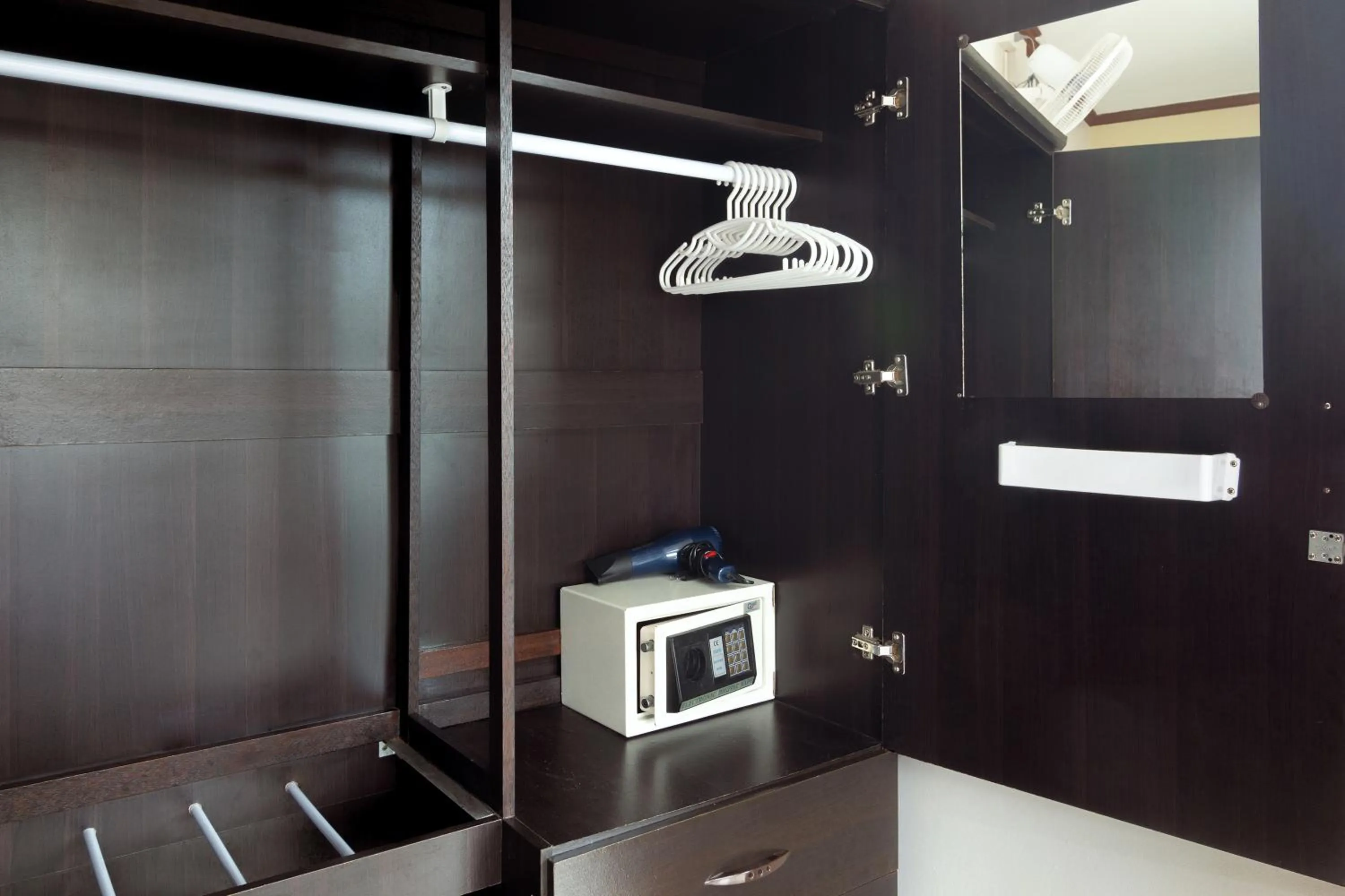 wardrobe in Kamala Beach Residence