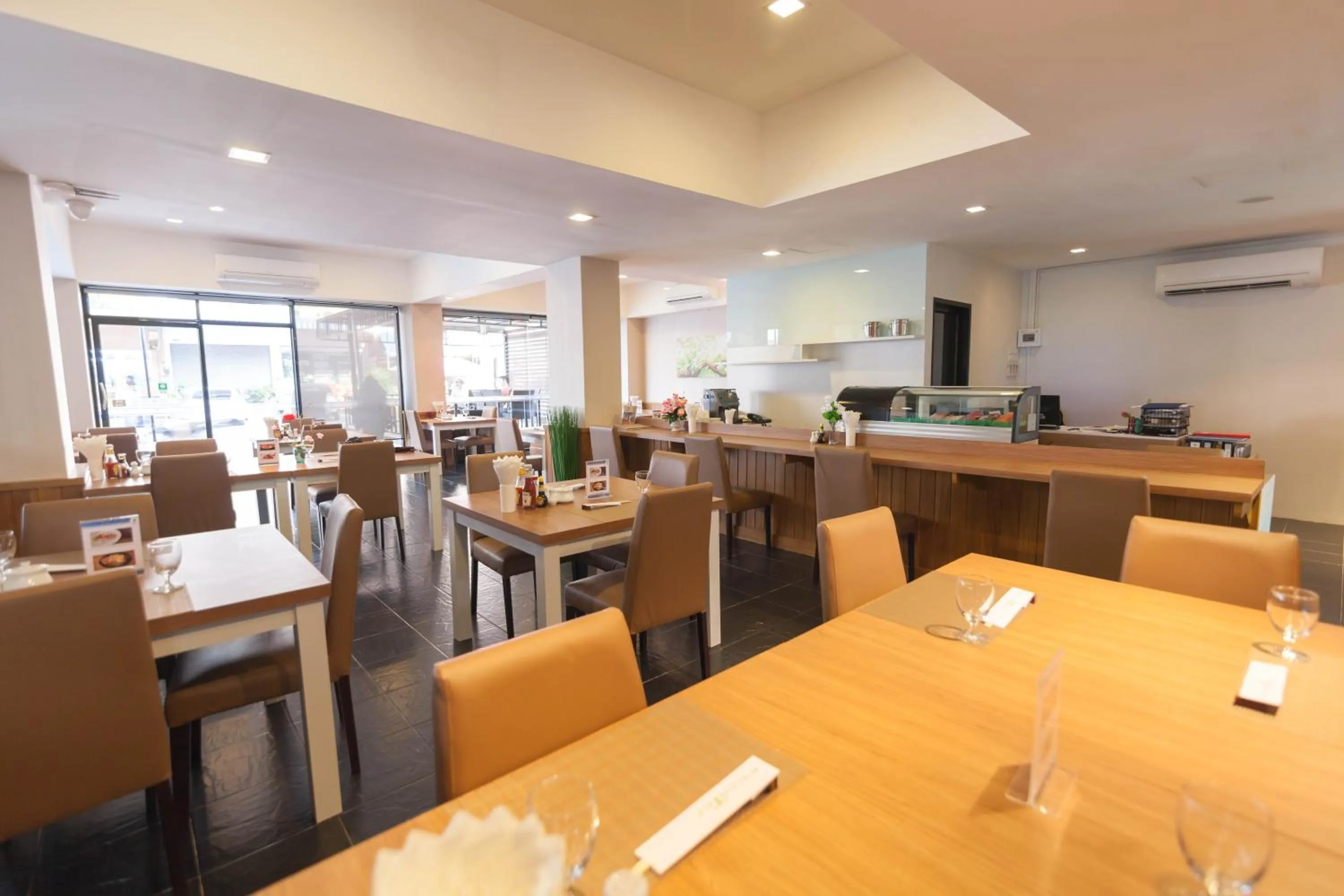 Restaurant/places to eat in Racha Residence