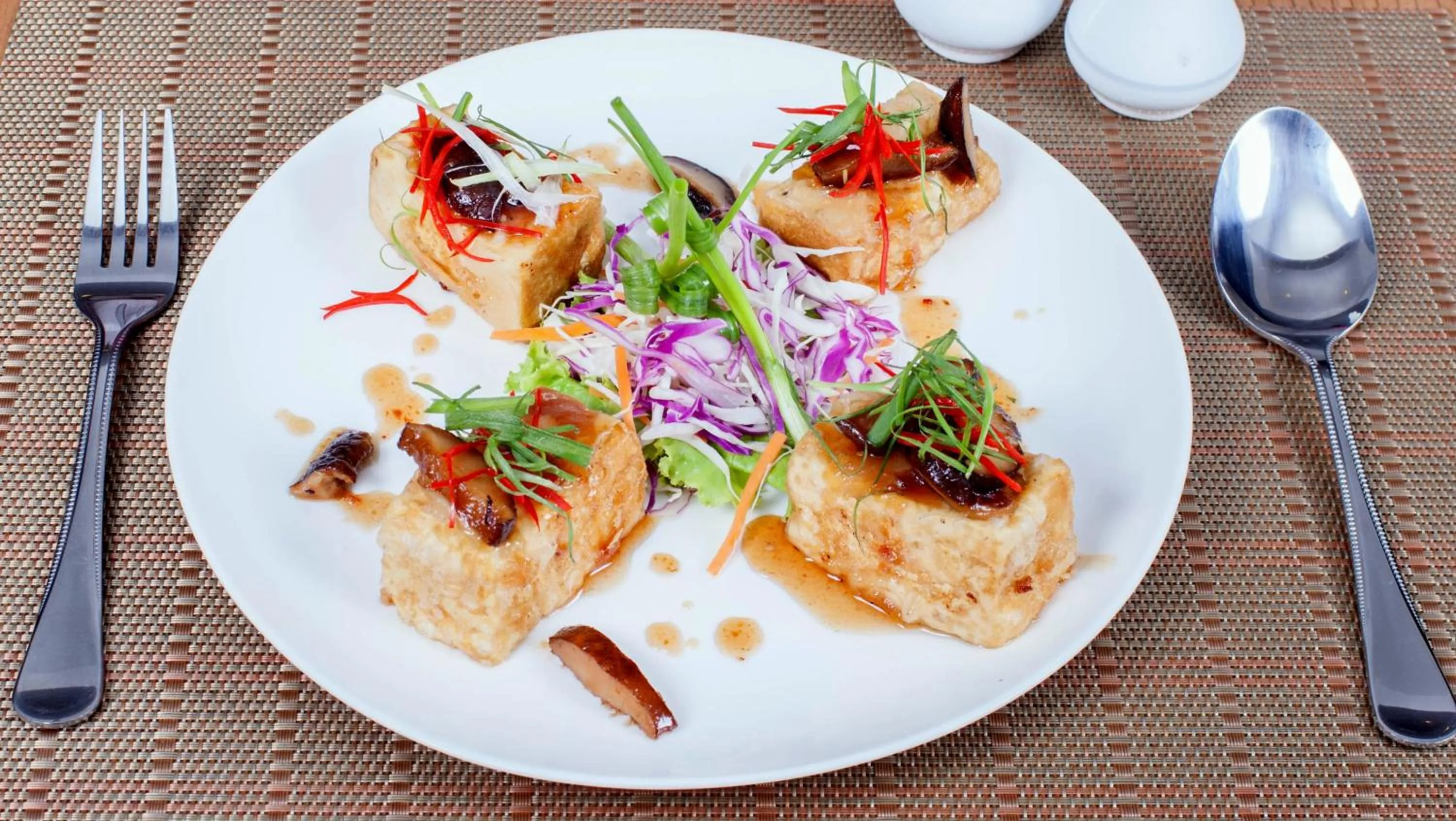 Restaurant/places to eat in Racha Residence