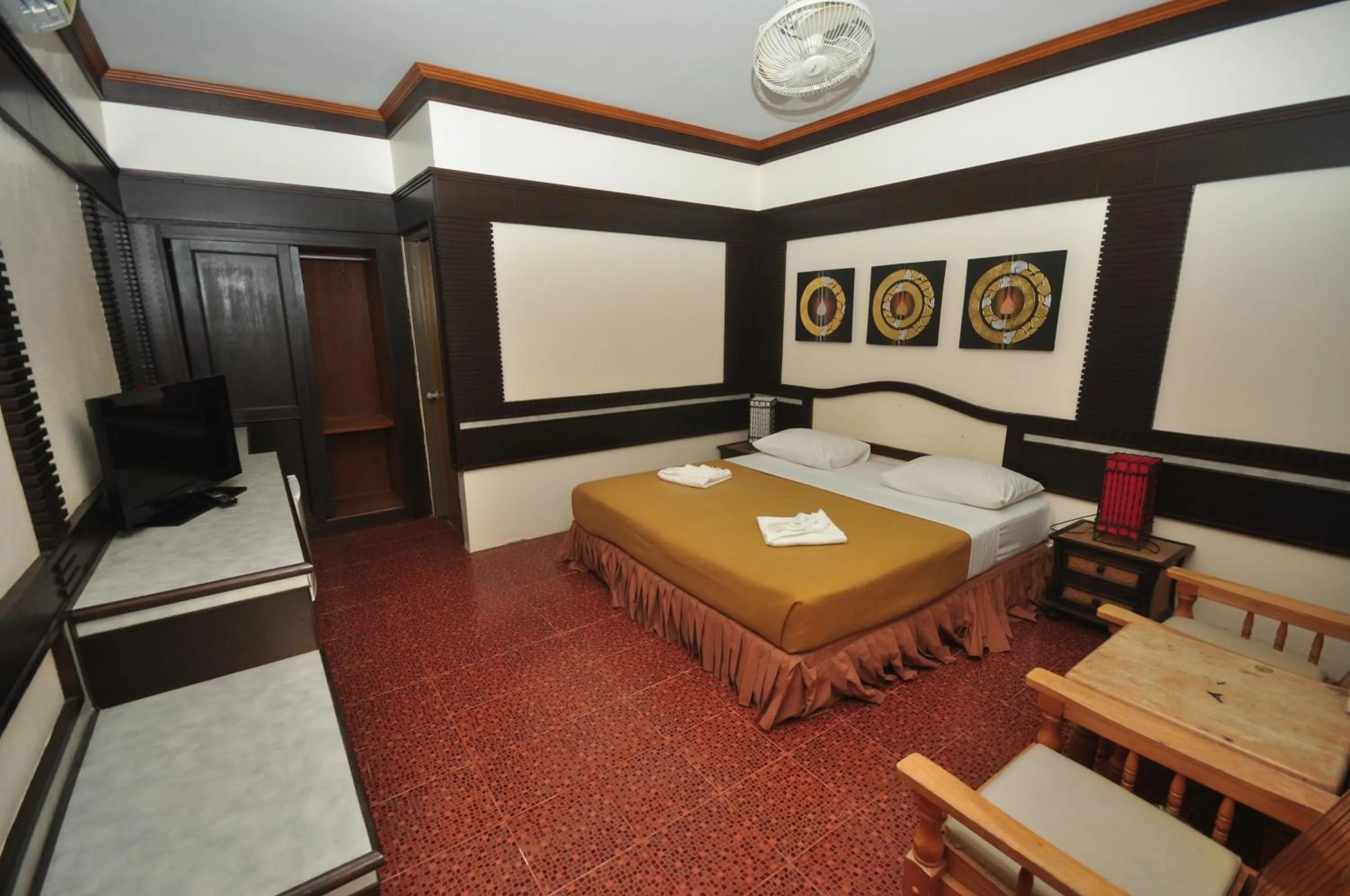 Bed in Phi Phi Rimlay Resort