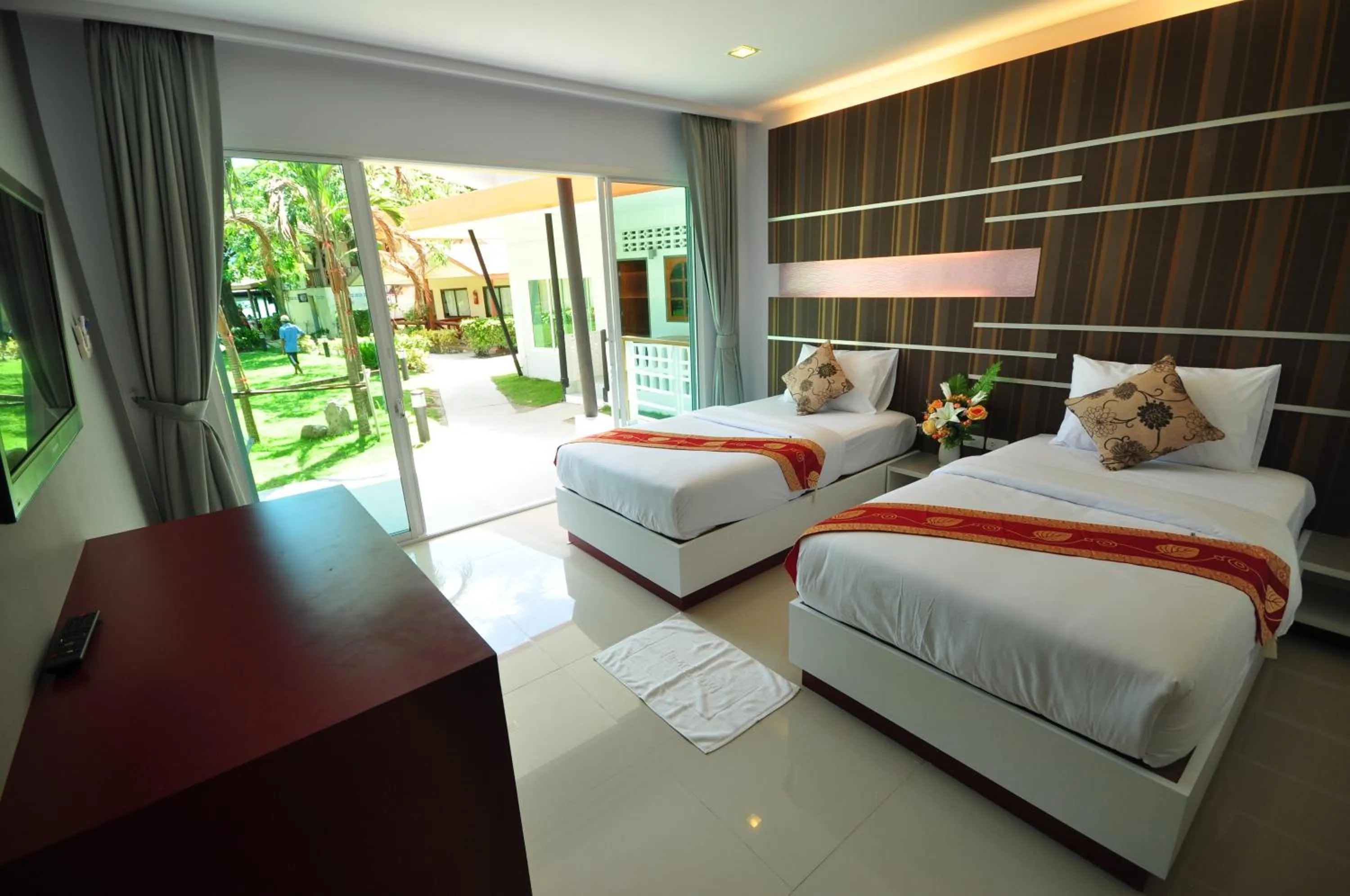 Bed in Phi Phi Rimlay Resort