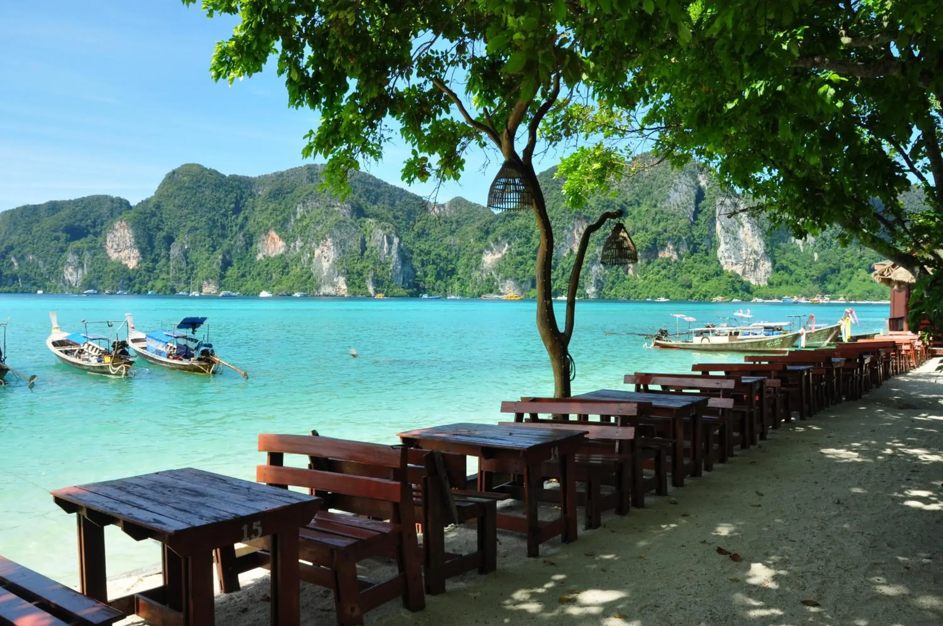 Restaurant/places to eat in Phi Phi Rimlay Resort Restaurant/places to eat in Phi Phi Rimlay Resort