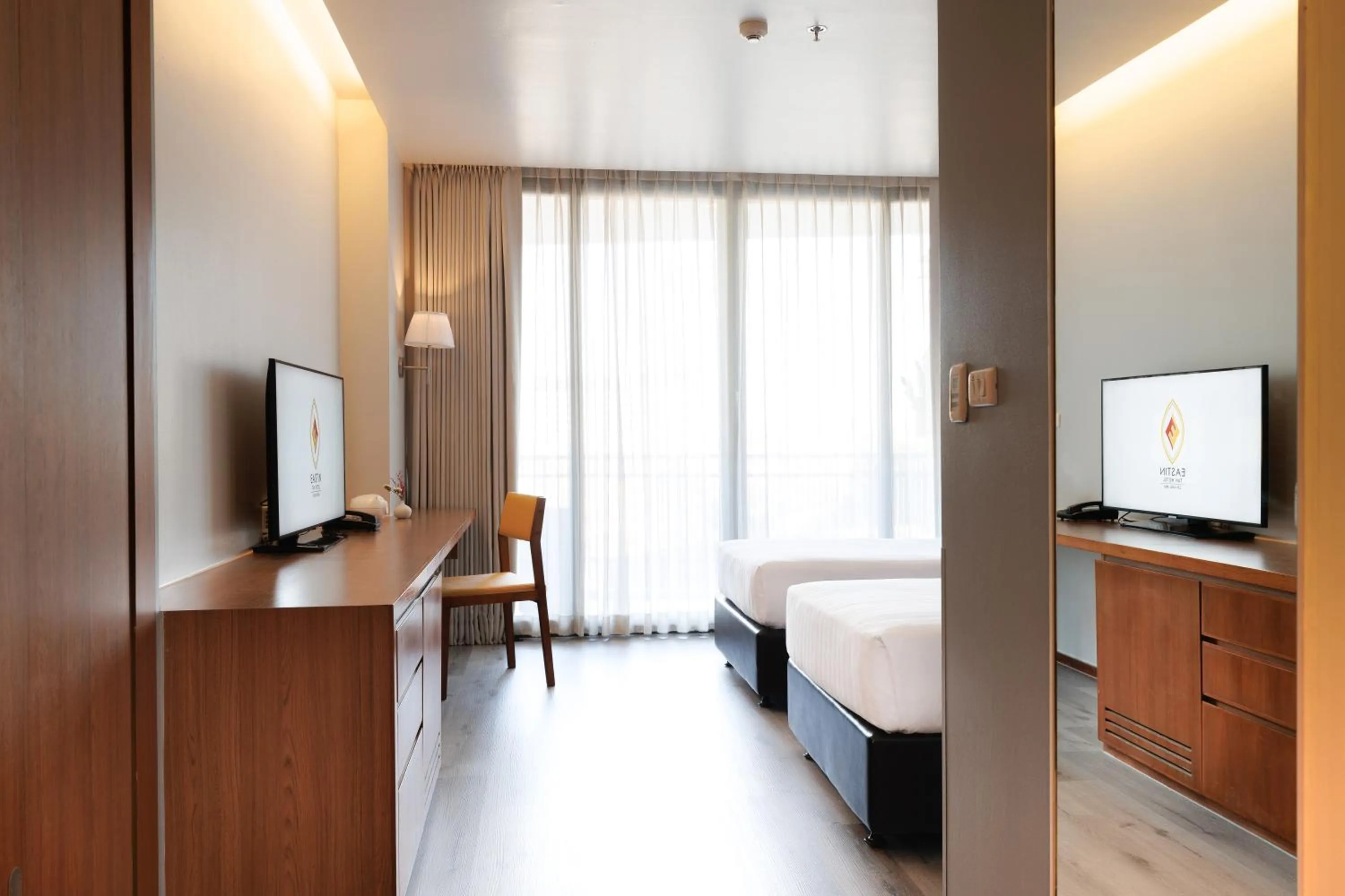 Bathroom, Bed in Eastin Tan Hotel Chiang Mai