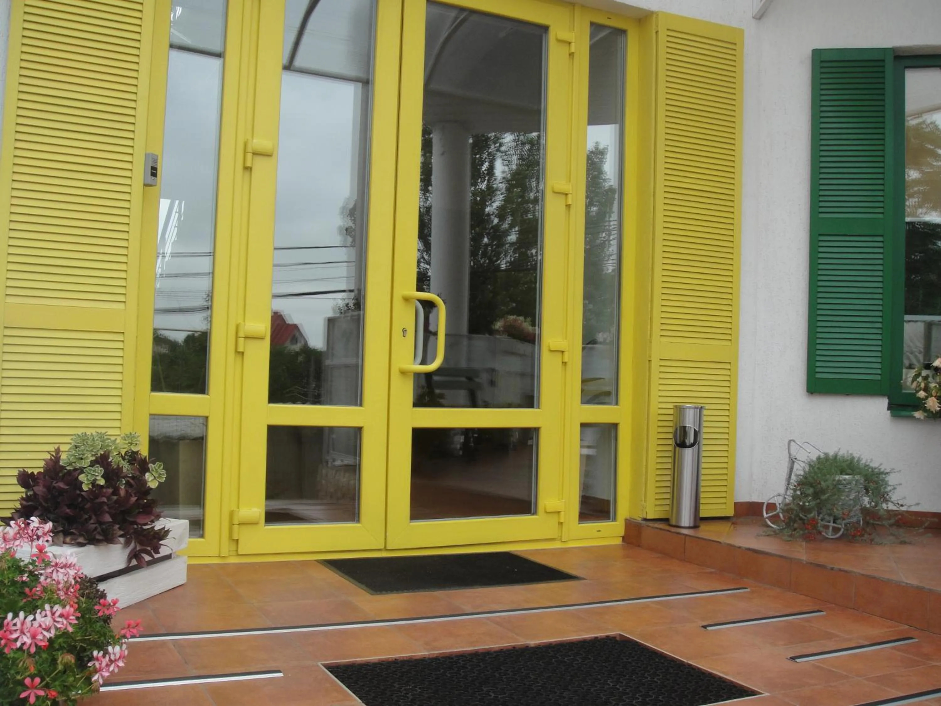 Facade/entrance in 12 Months Mini Hotel