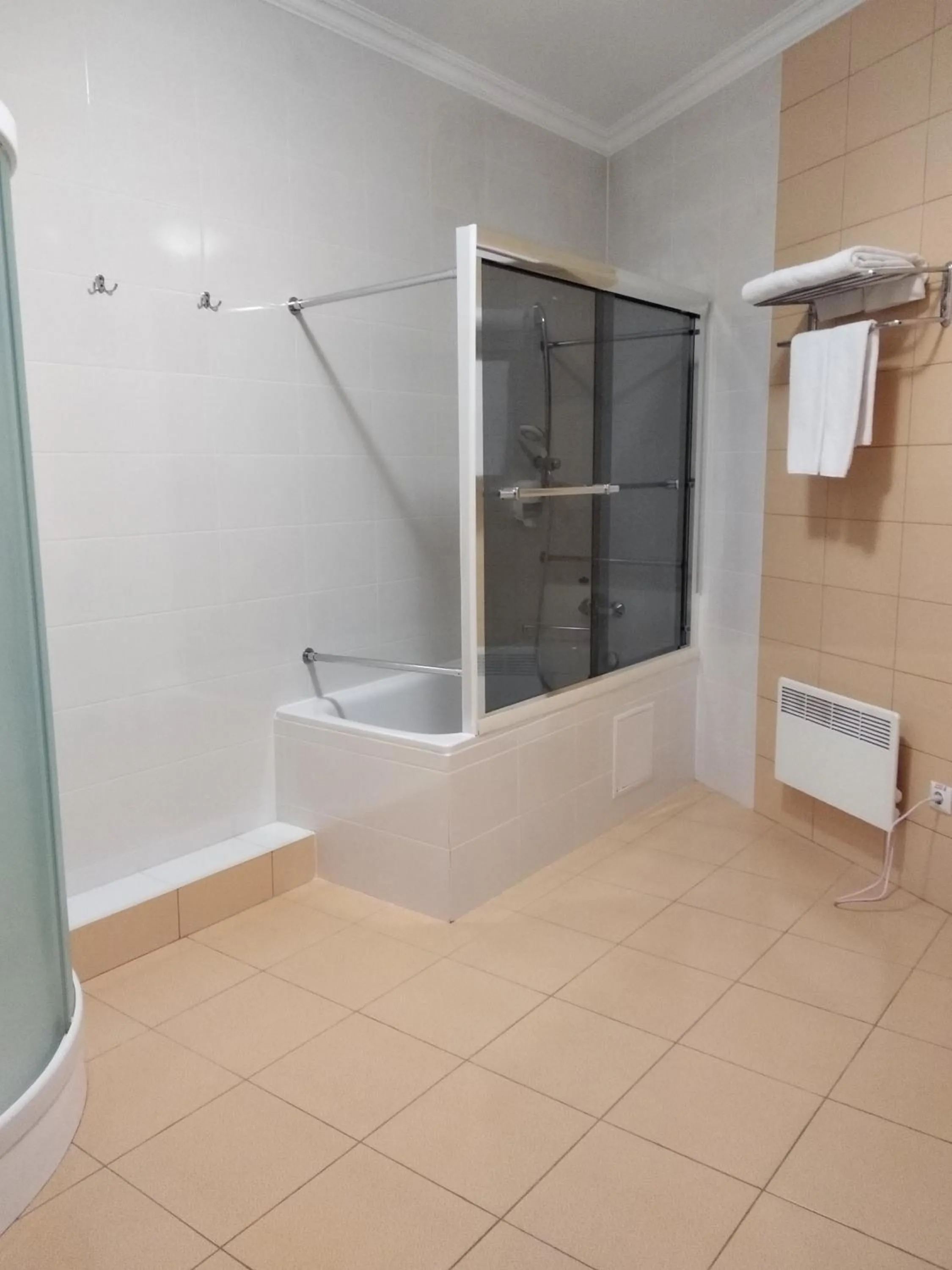 Bathroom in 12 Months Mini Hotel