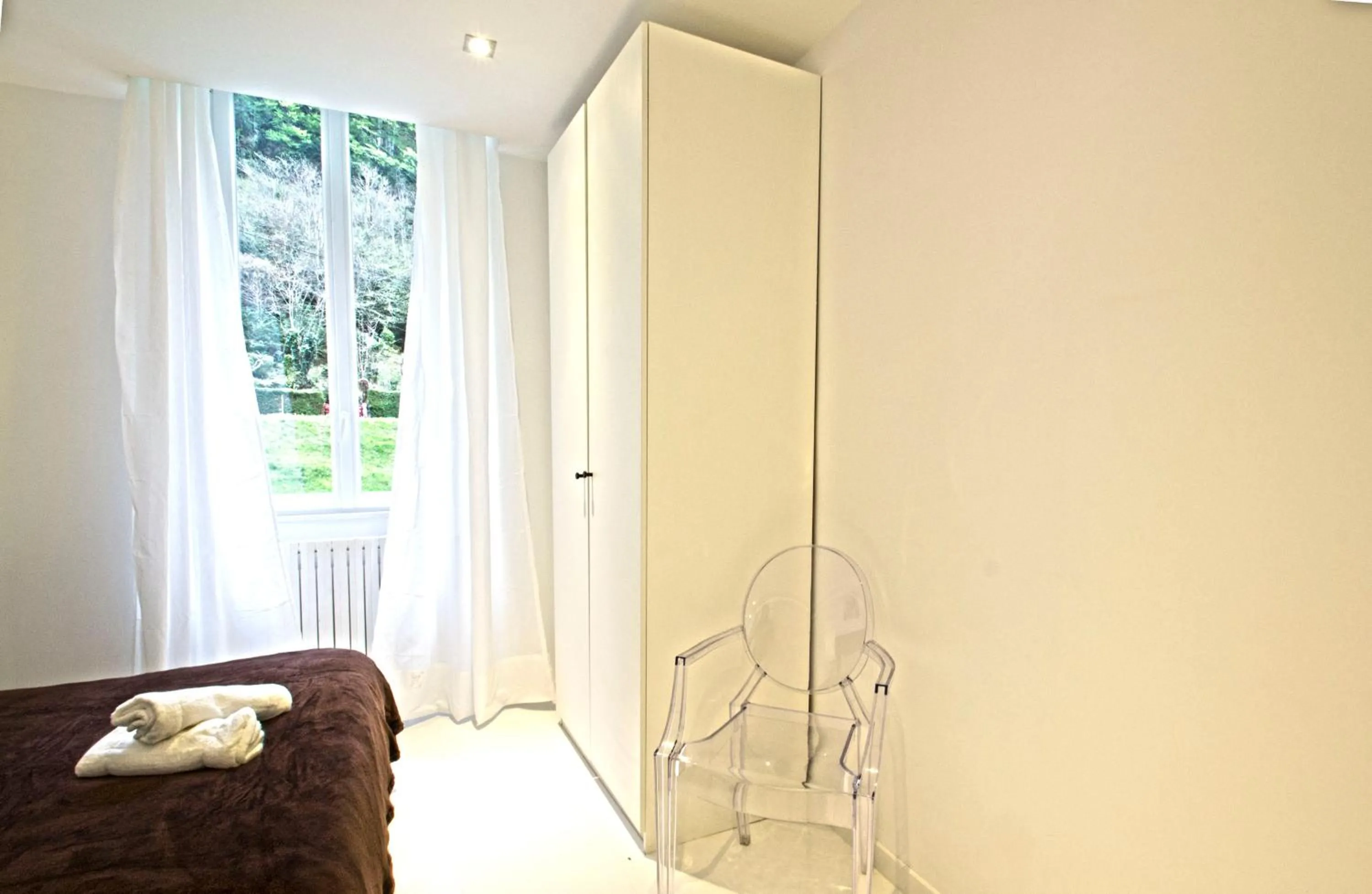 Property building, Bed in Maison La Douane - Comprends nettoyage professionnel et le linge