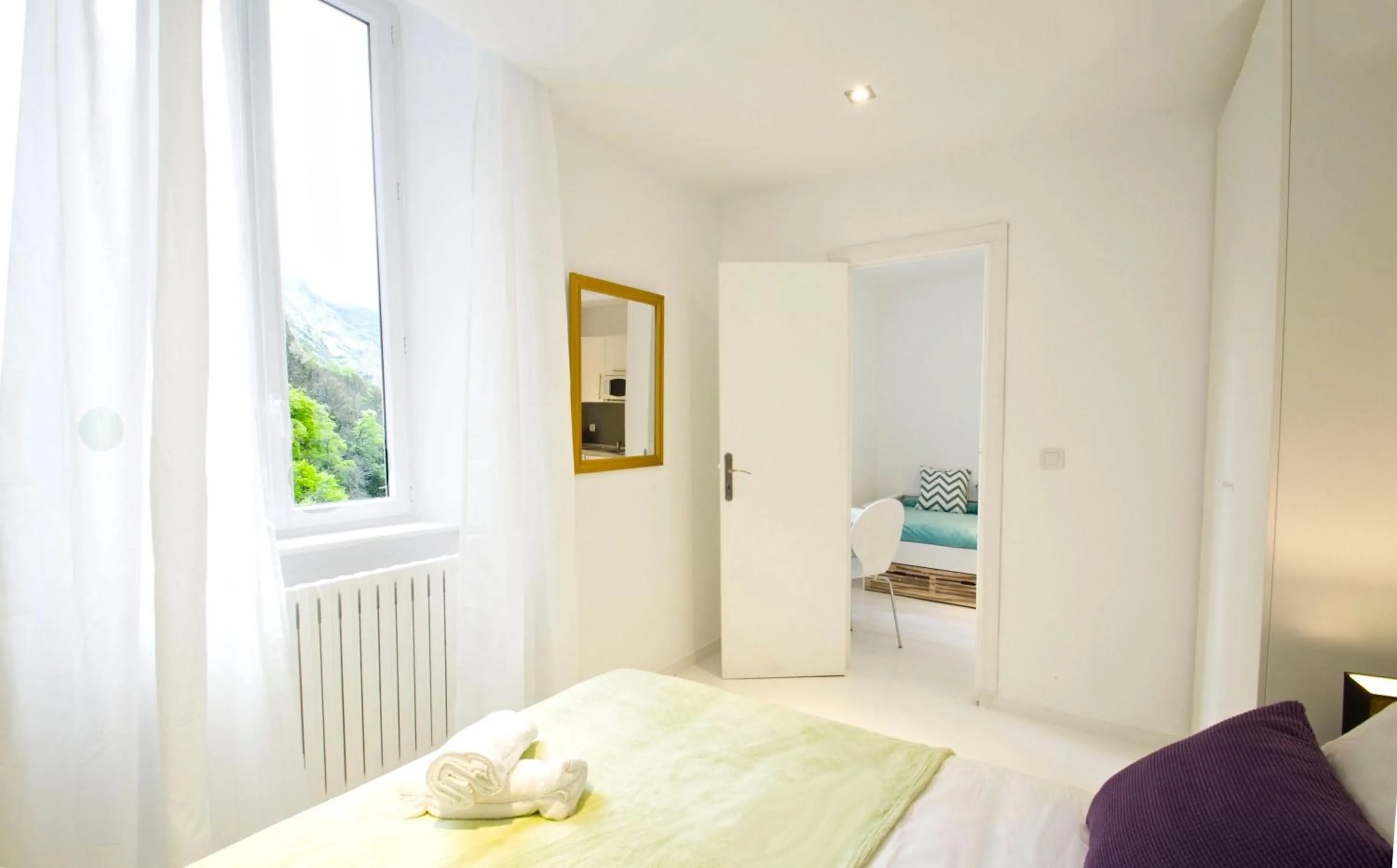 Property building, Bed in Maison La Douane - Comprends nettoyage professionnel et le linge
