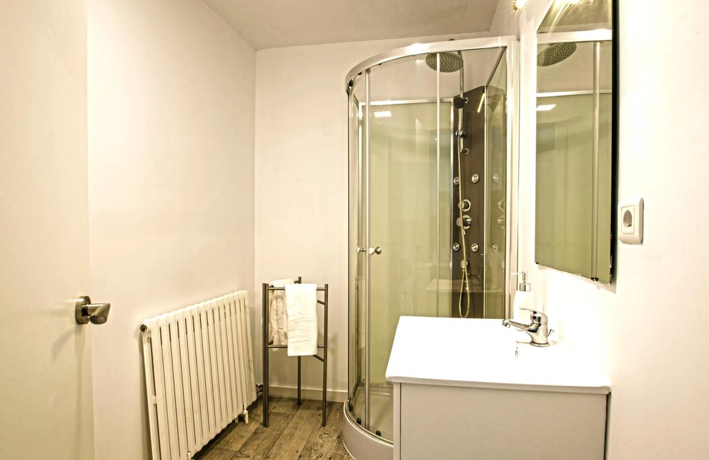 Property building in Maison La Douane - Comprends nettoyage professionnel et le linge