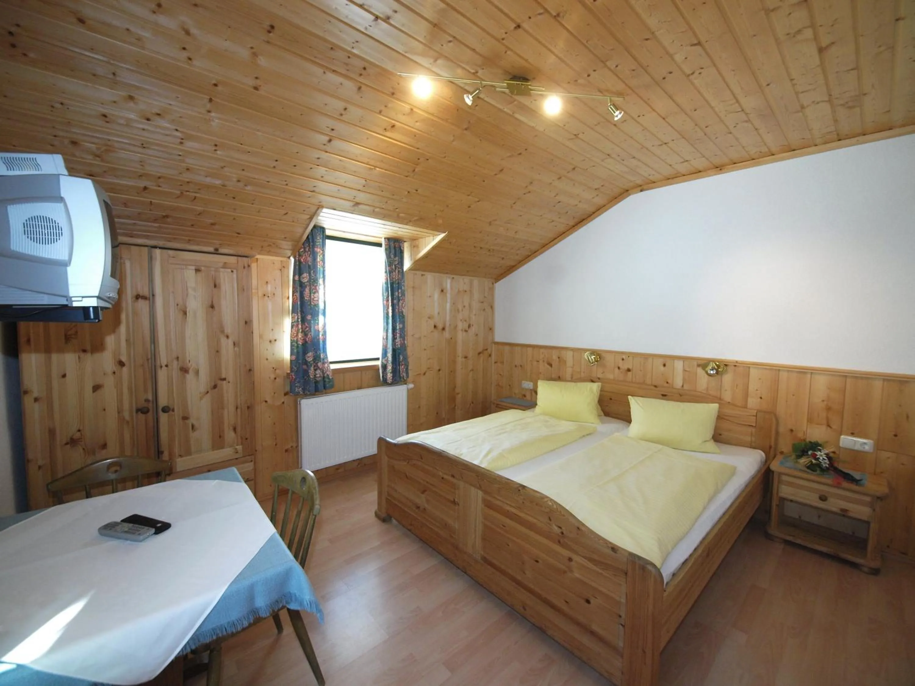 Photo of the whole room, Bed in Gasthof Pesbichl