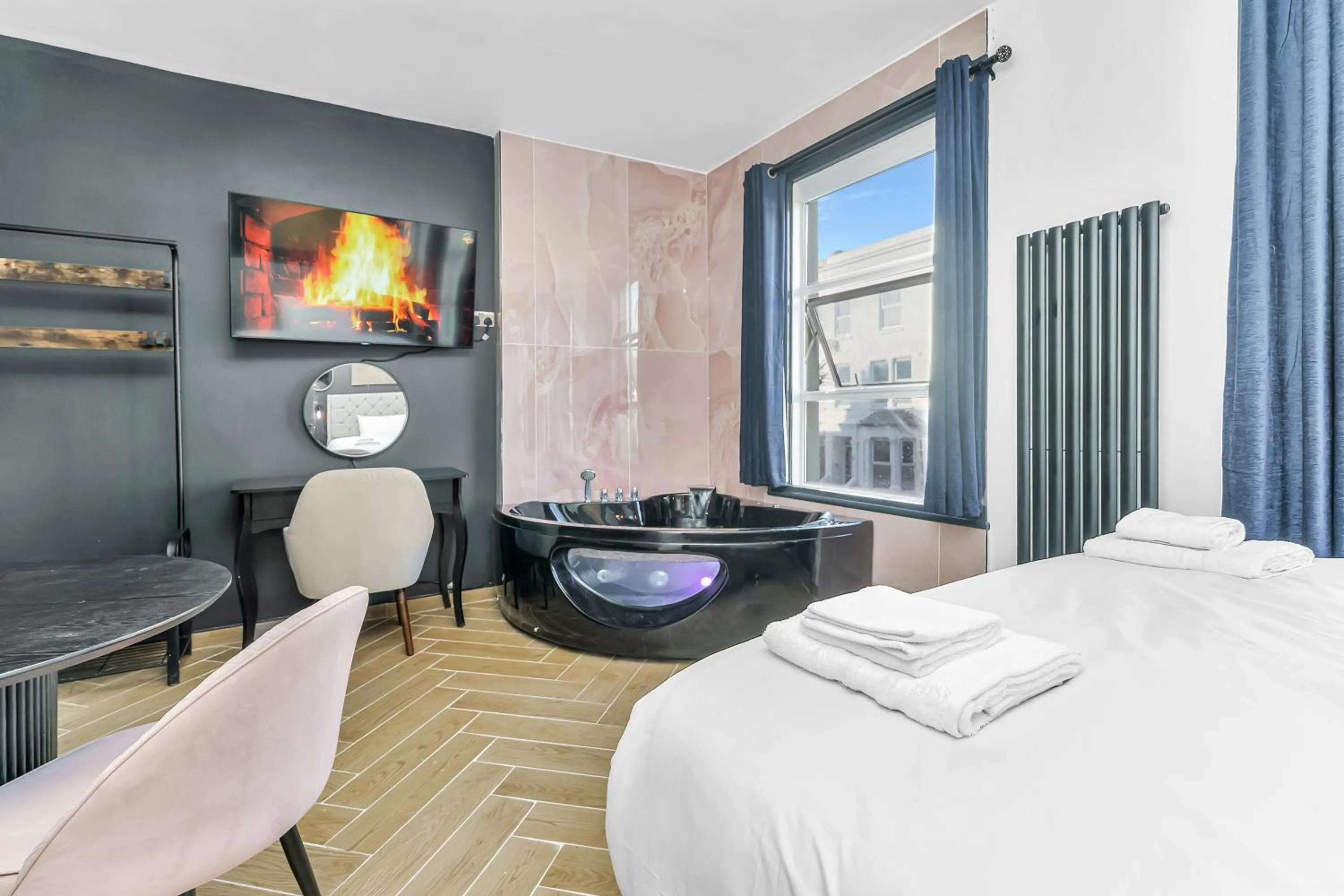 Bed in G Eighty Four