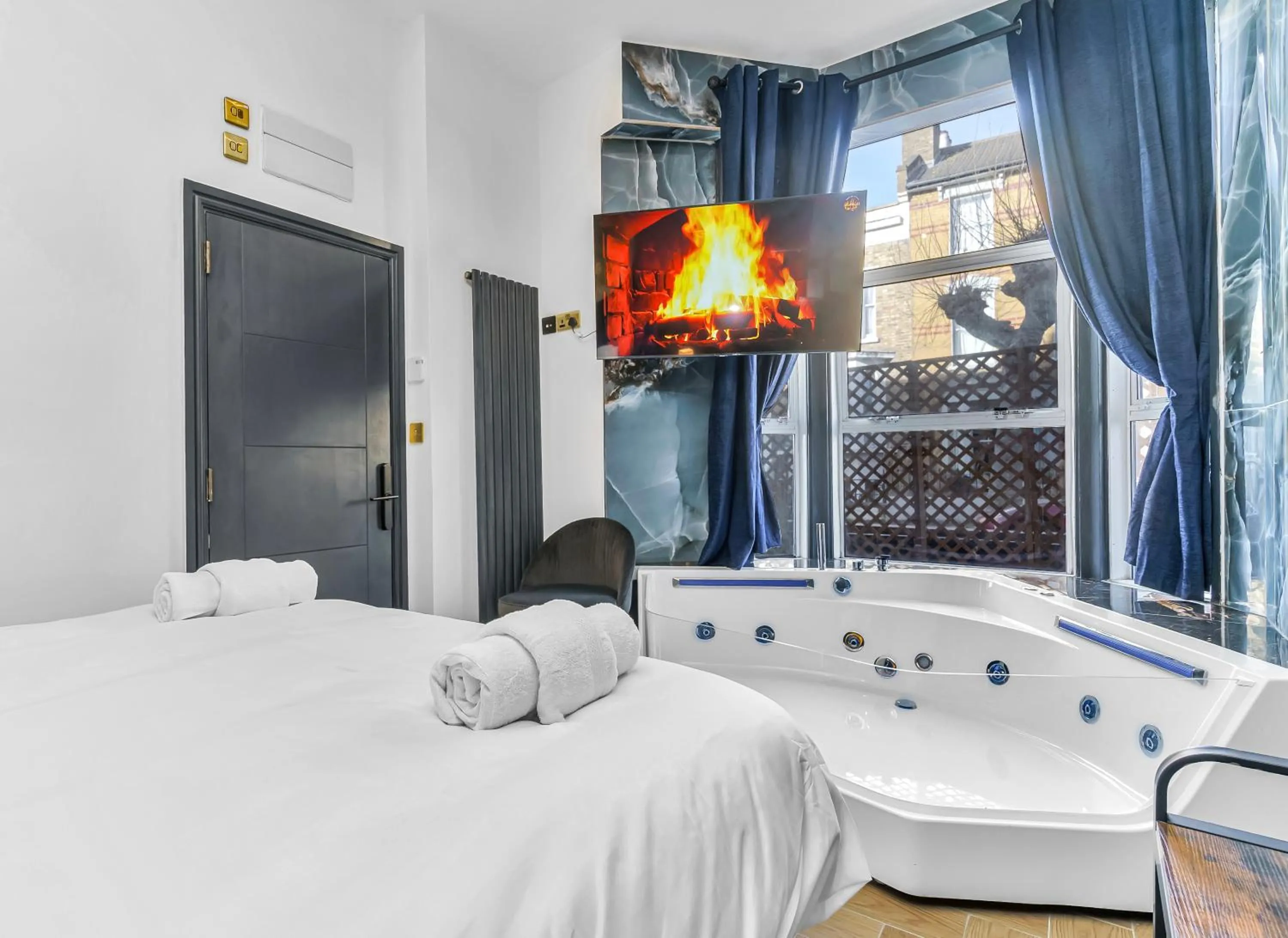 Bed in G Eighty Four