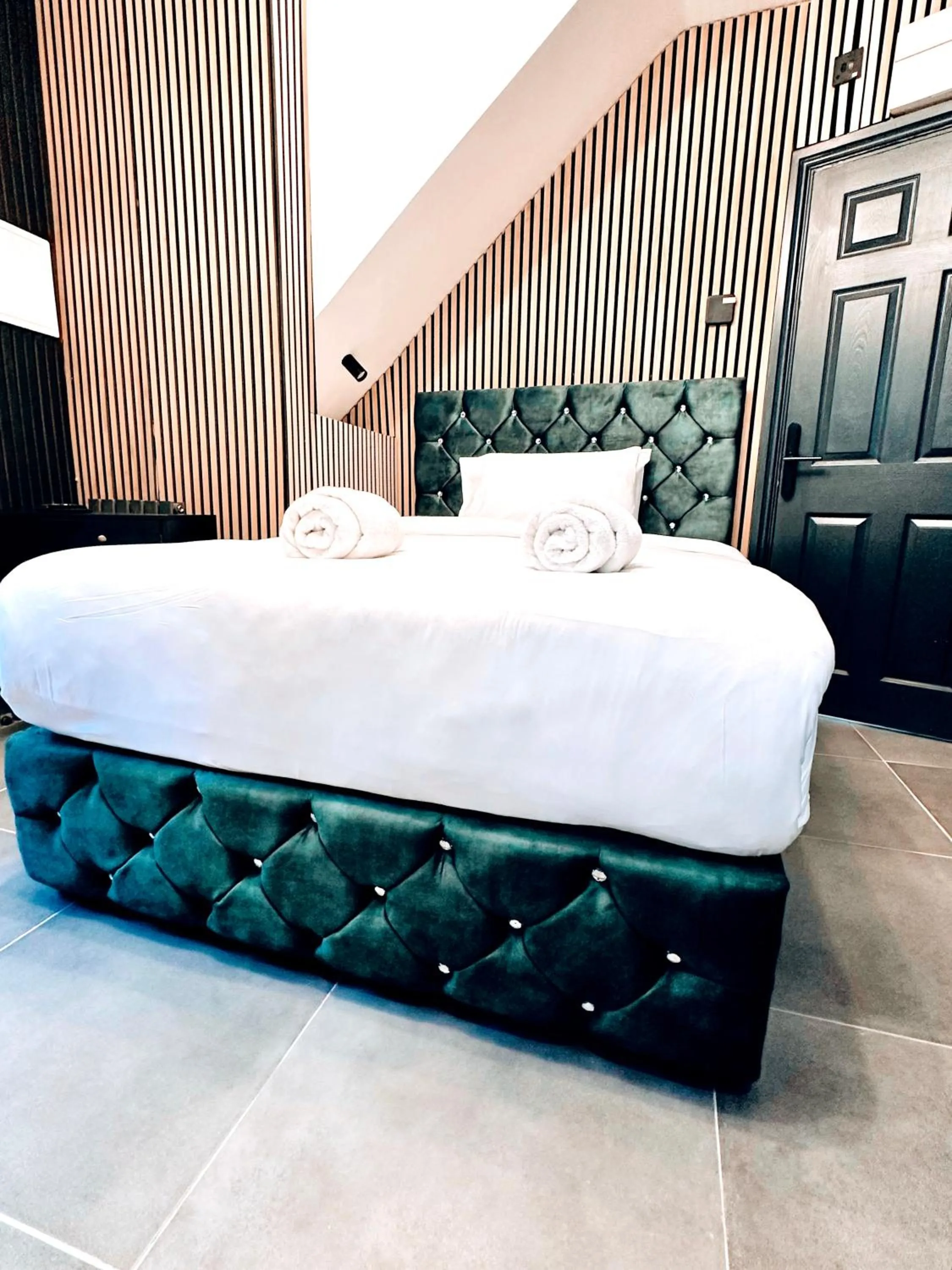 Bed in G Eighty Four