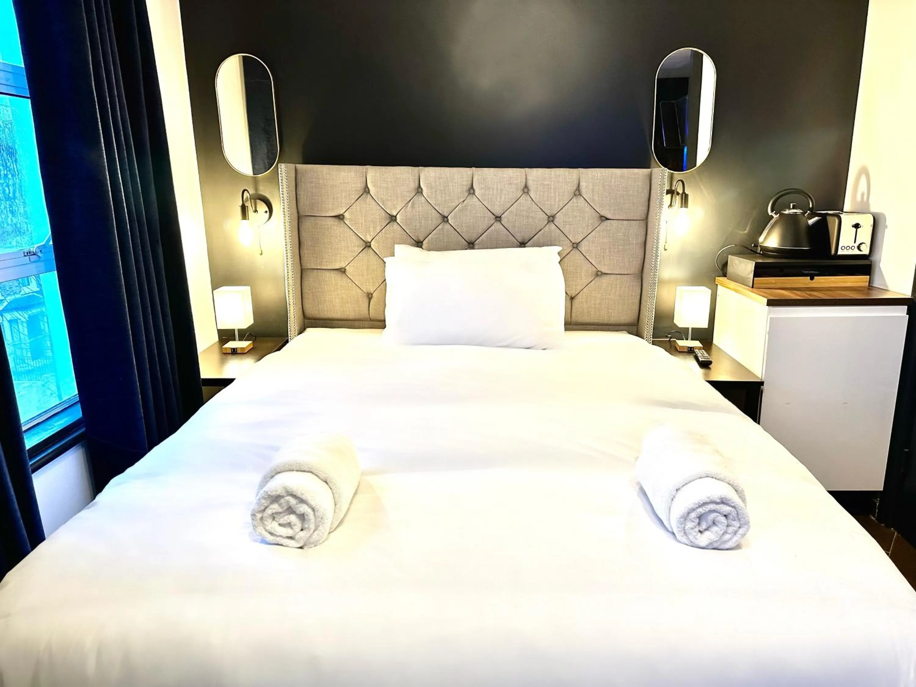 Bed in G Eighty Four