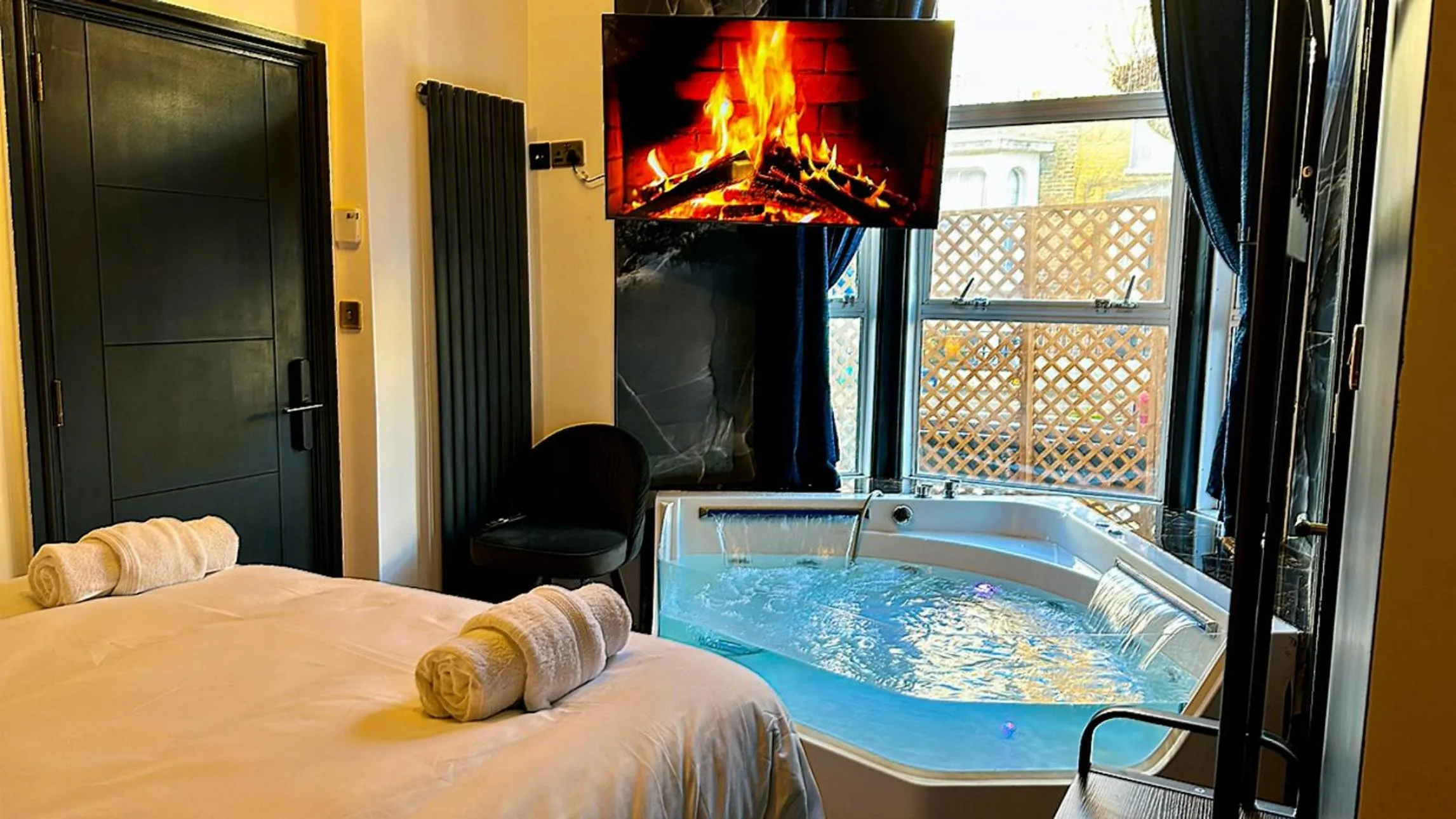 Bed in G Eighty Four