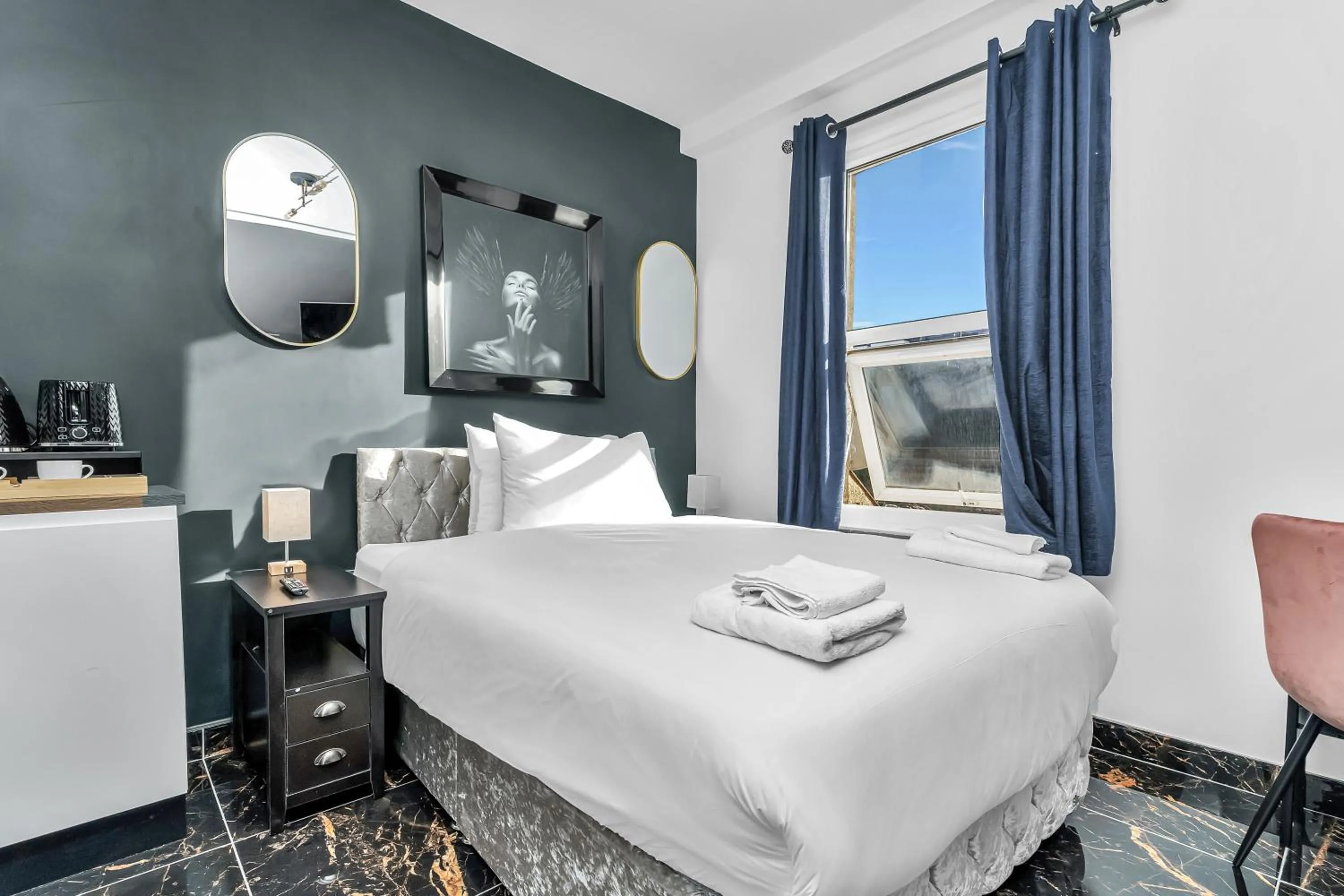 Bed in G Eighty Four