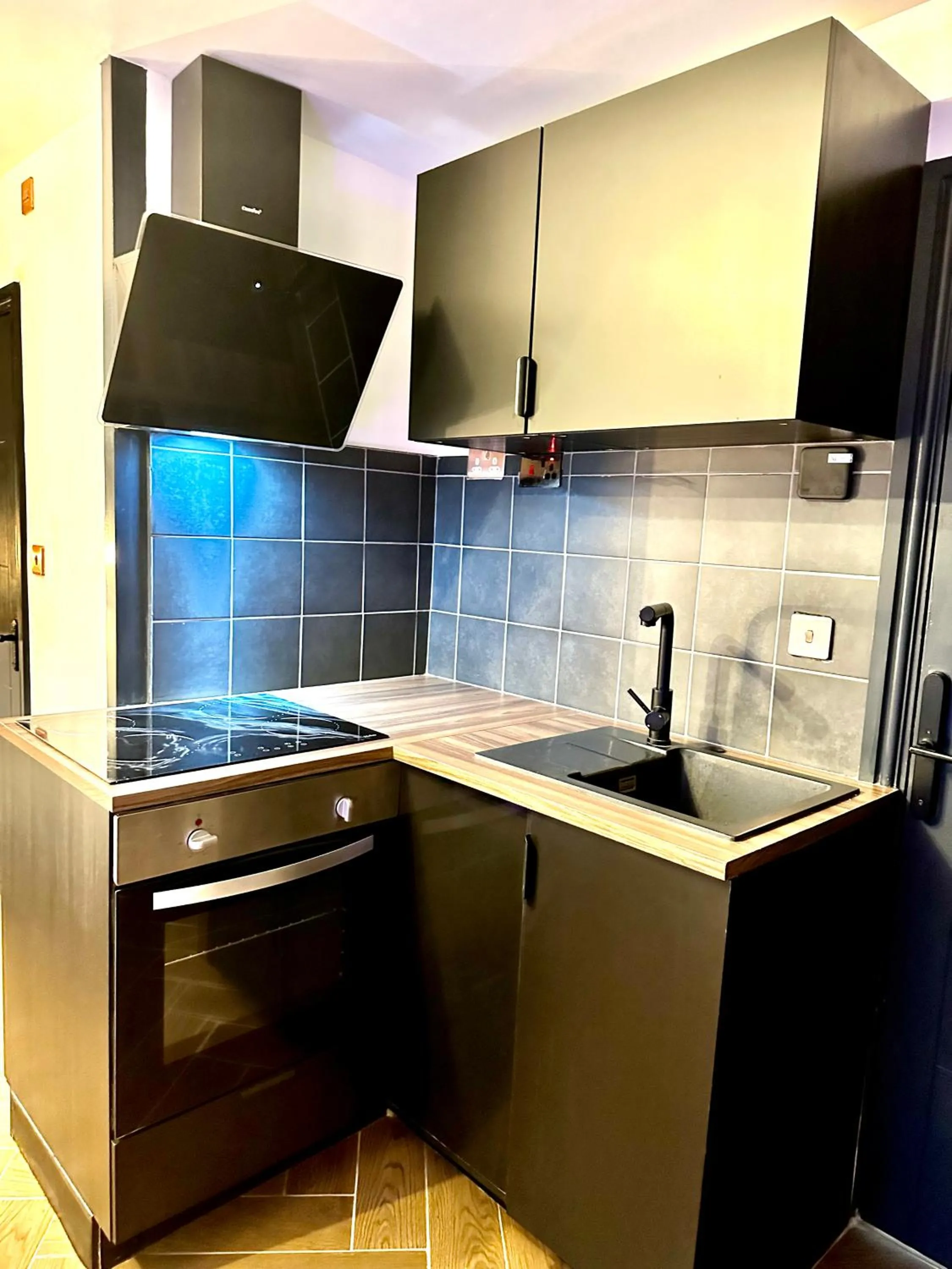 Kitchen or kitchenette in G Eighty Four