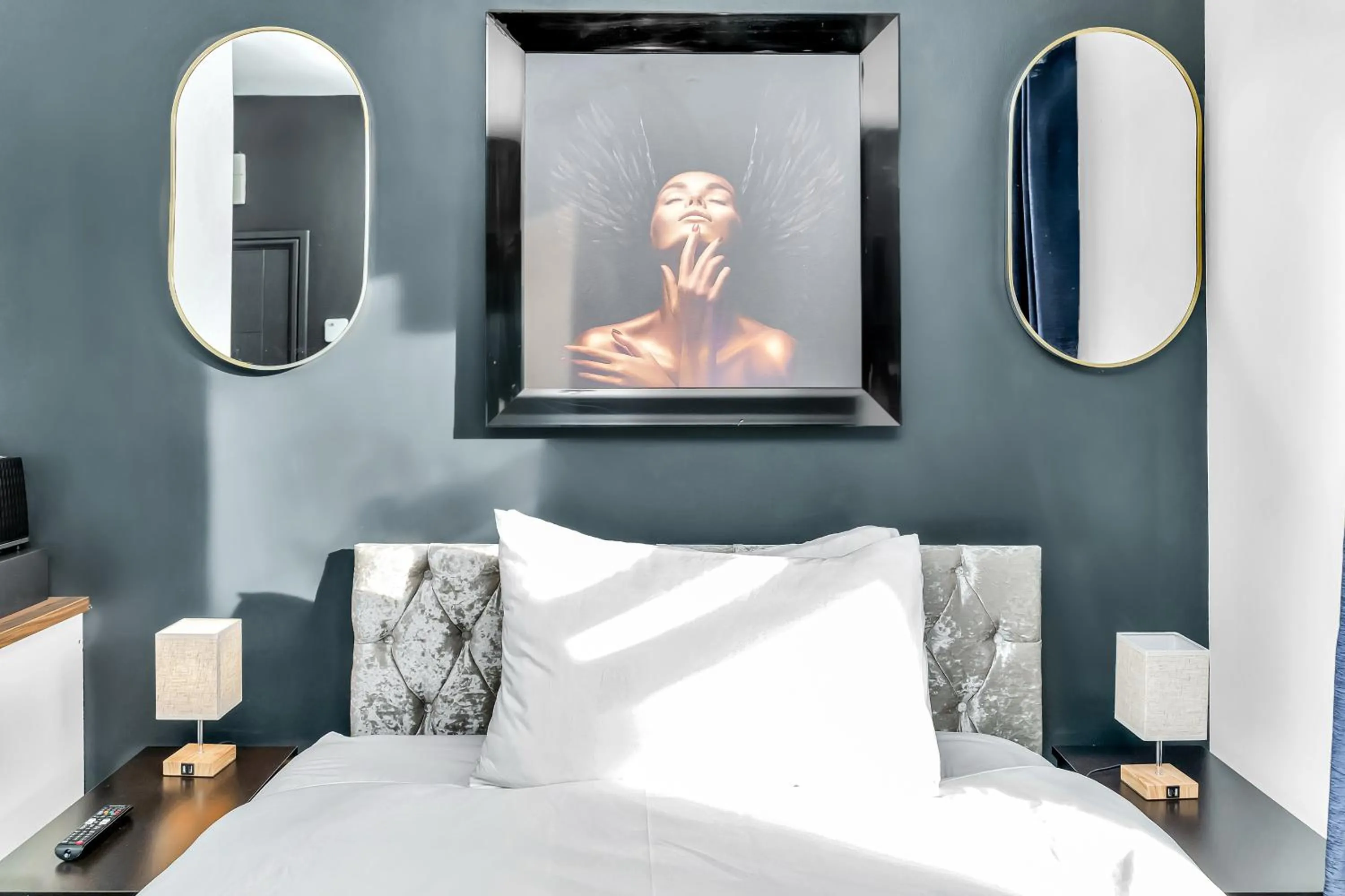 Bed in G Eighty Four