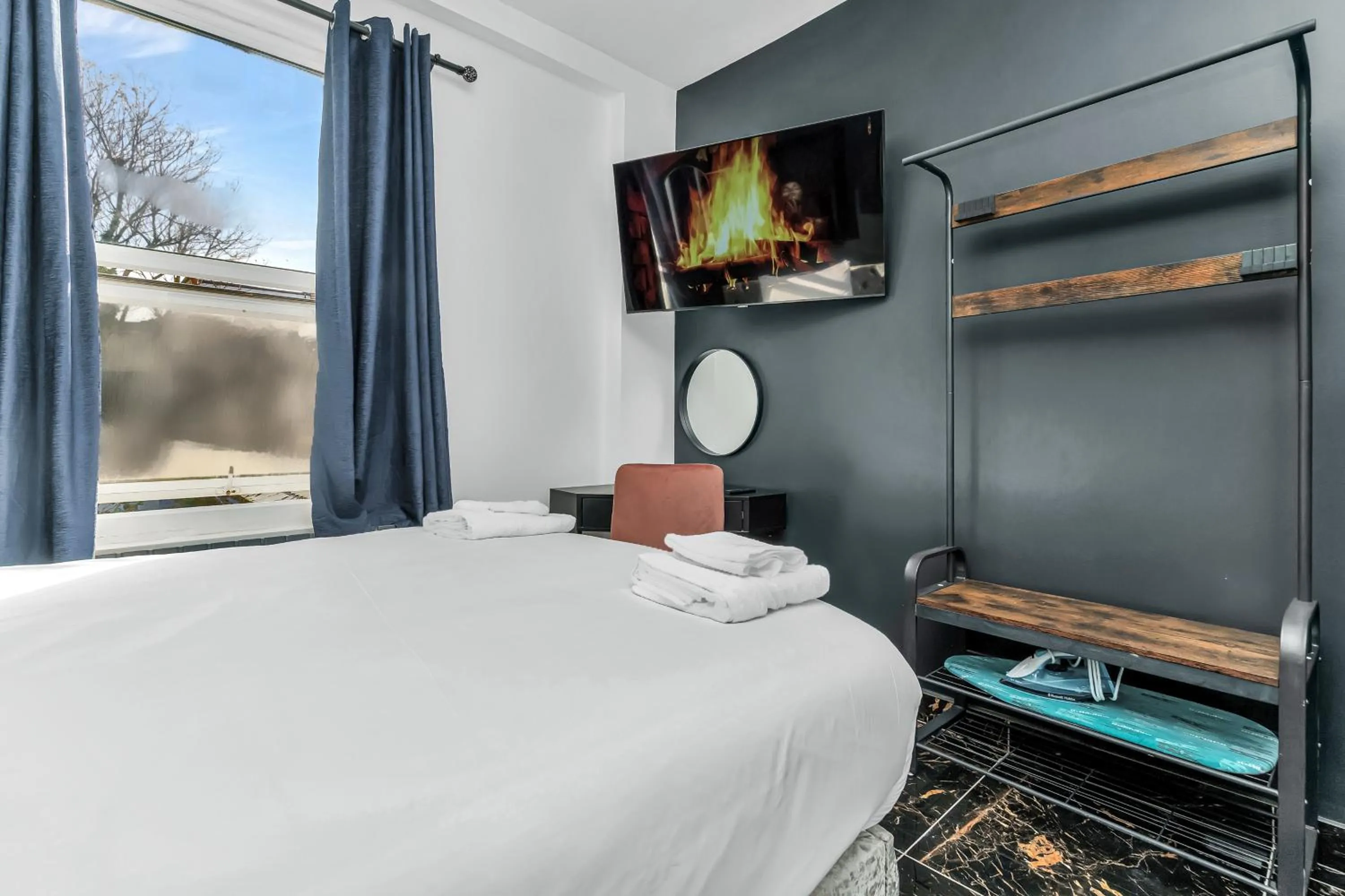 Bed in G Eighty Four