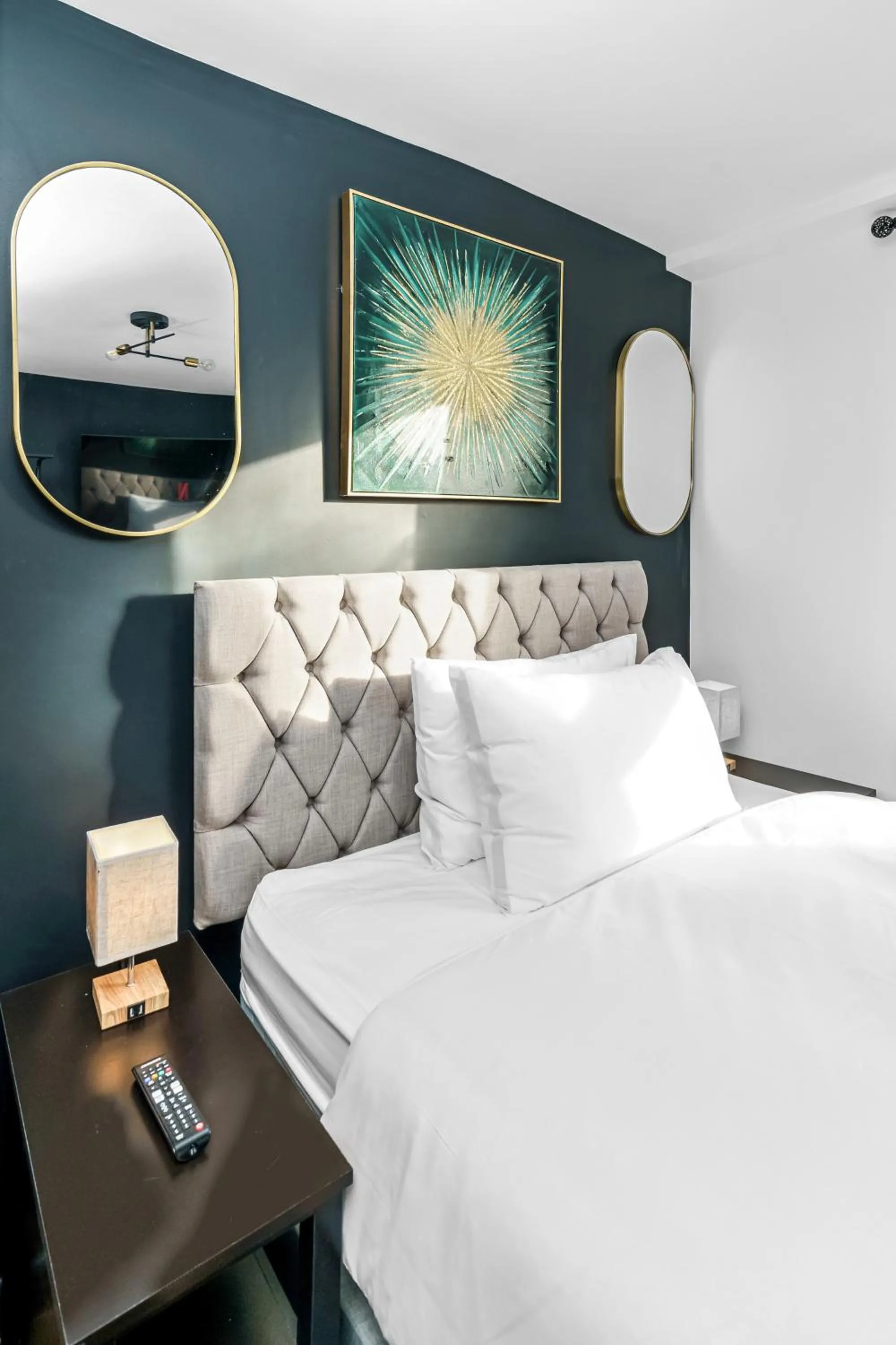 Bed in G Eighty Four