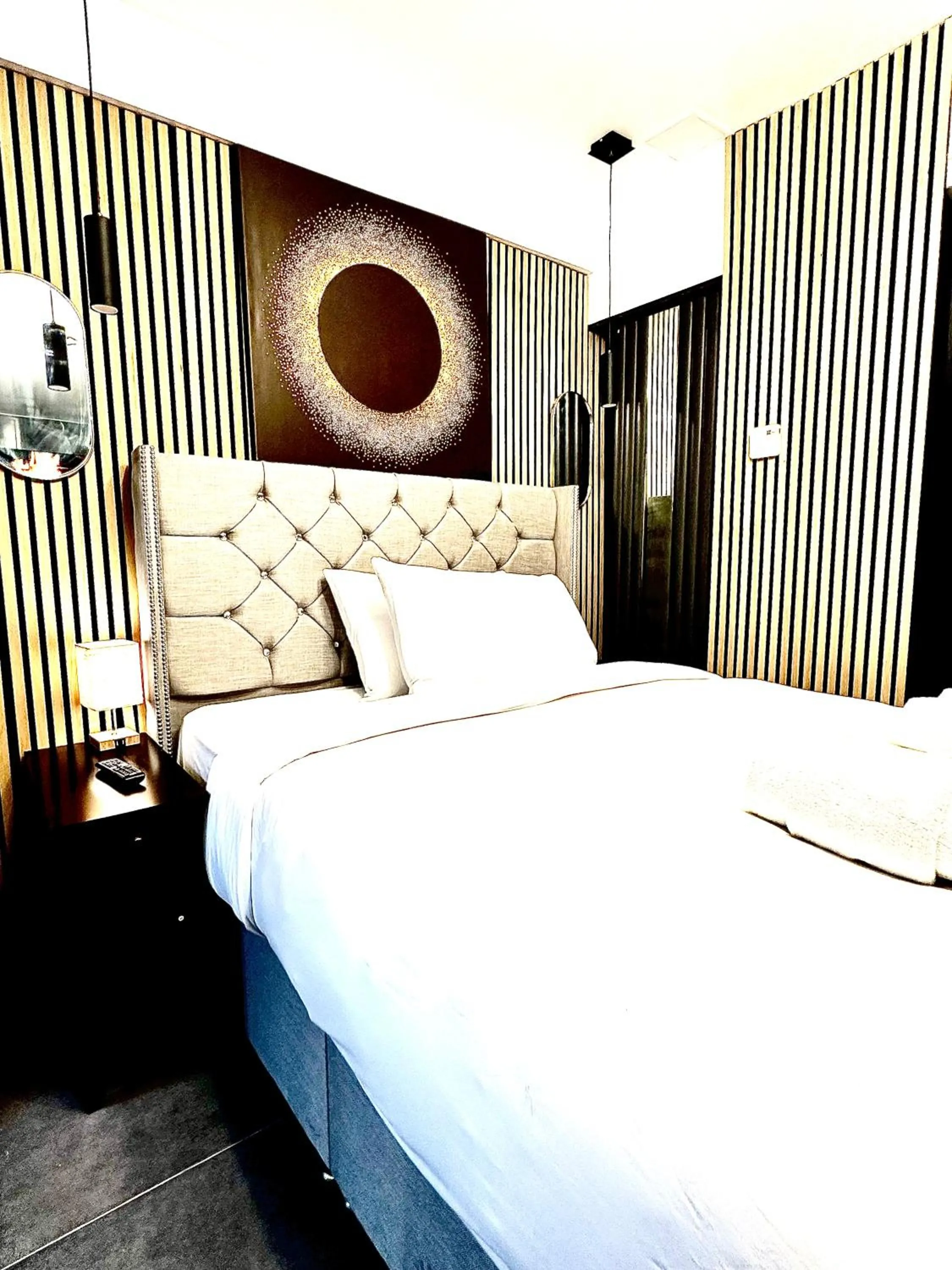 Bed in G Eighty Four