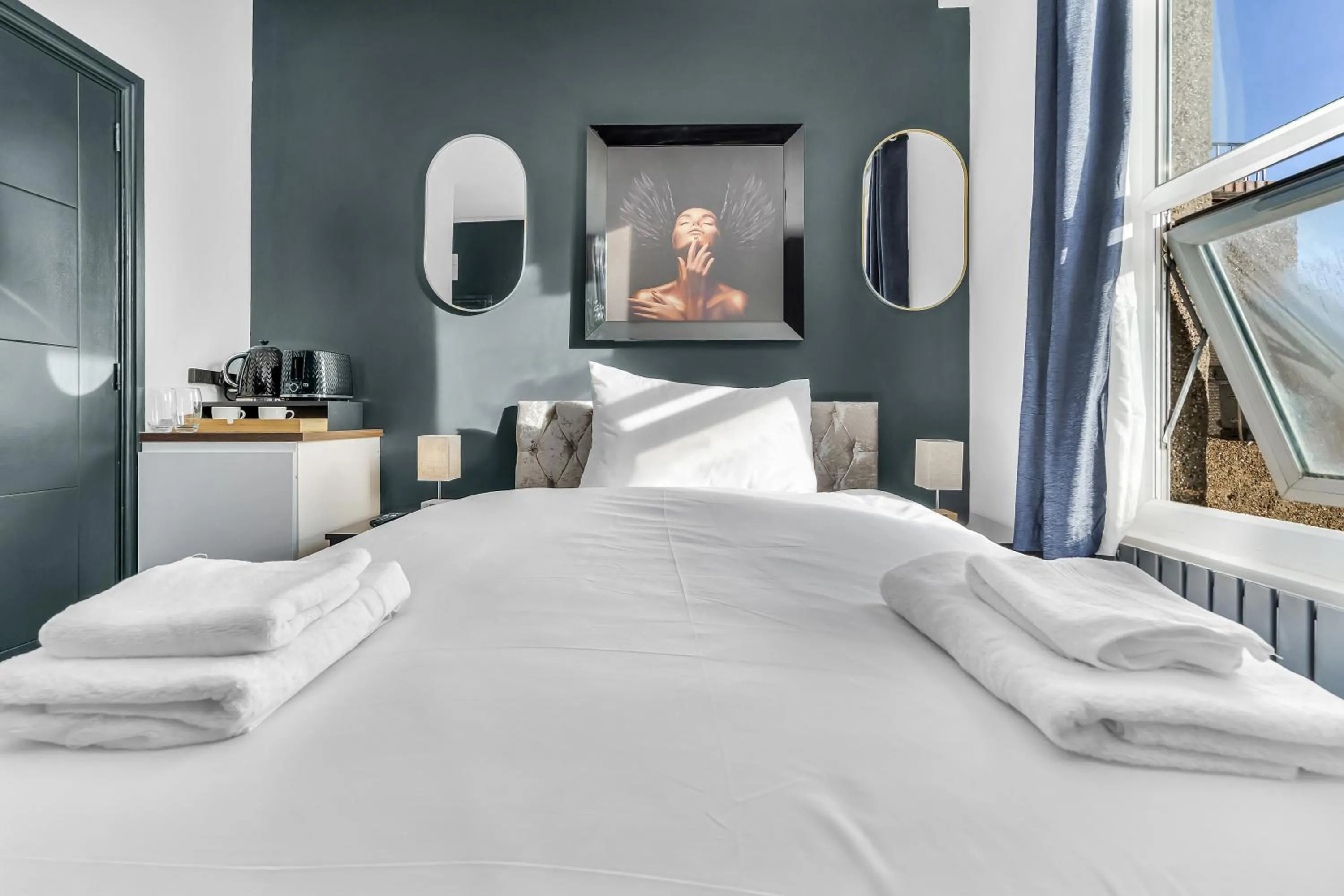 Bed in G Eighty Four