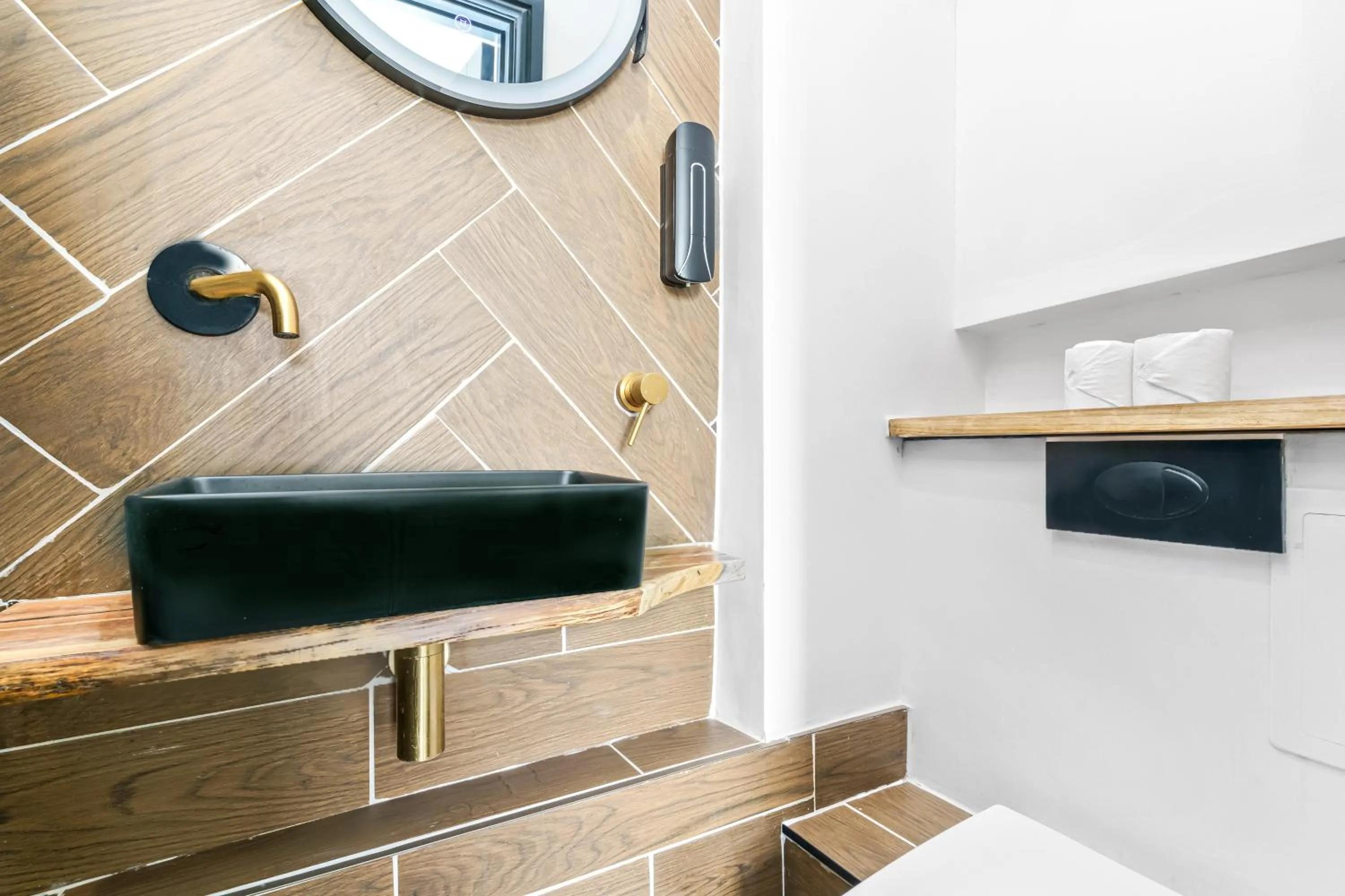 Bathroom in G Eighty Four