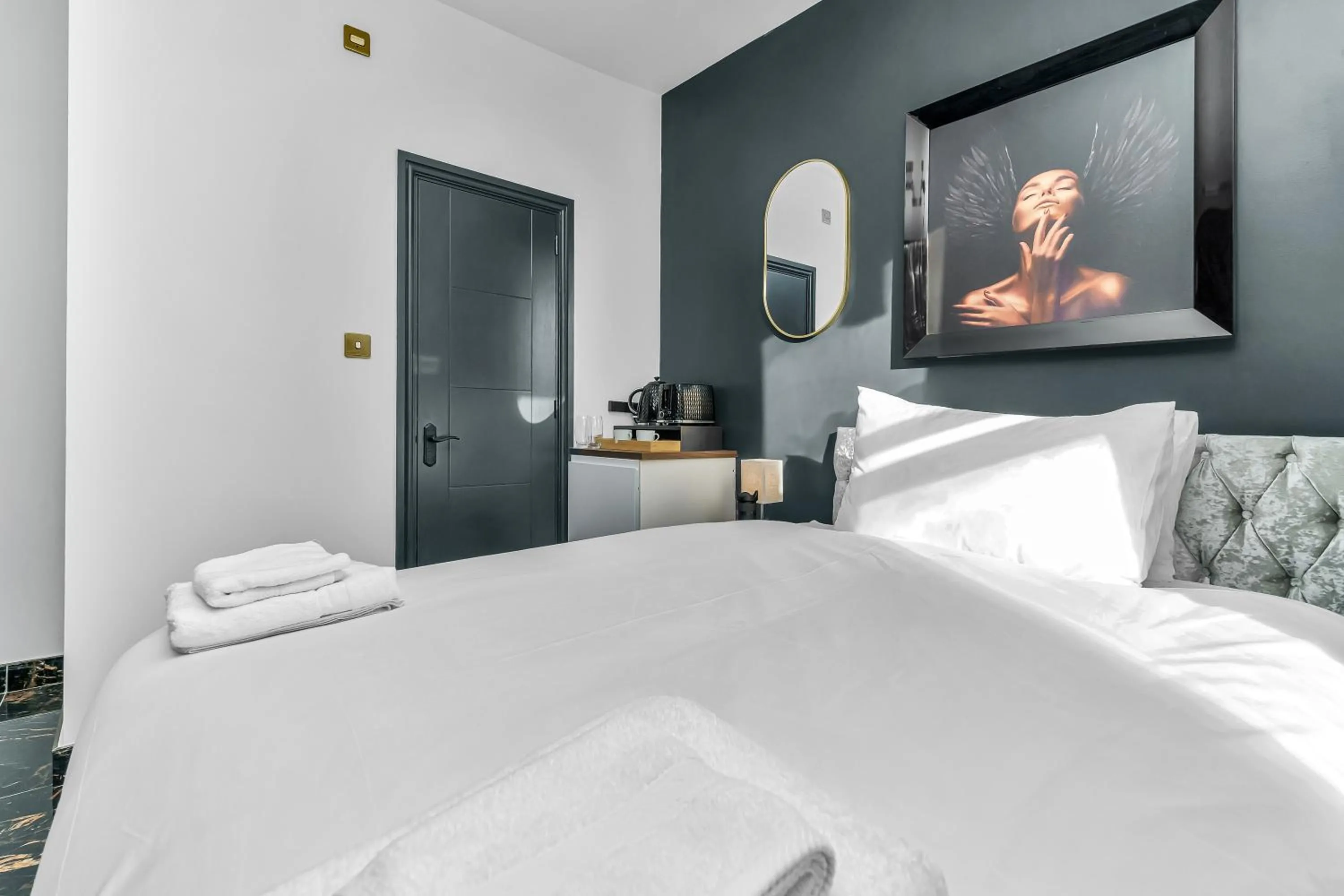 Bed in G Eighty Four