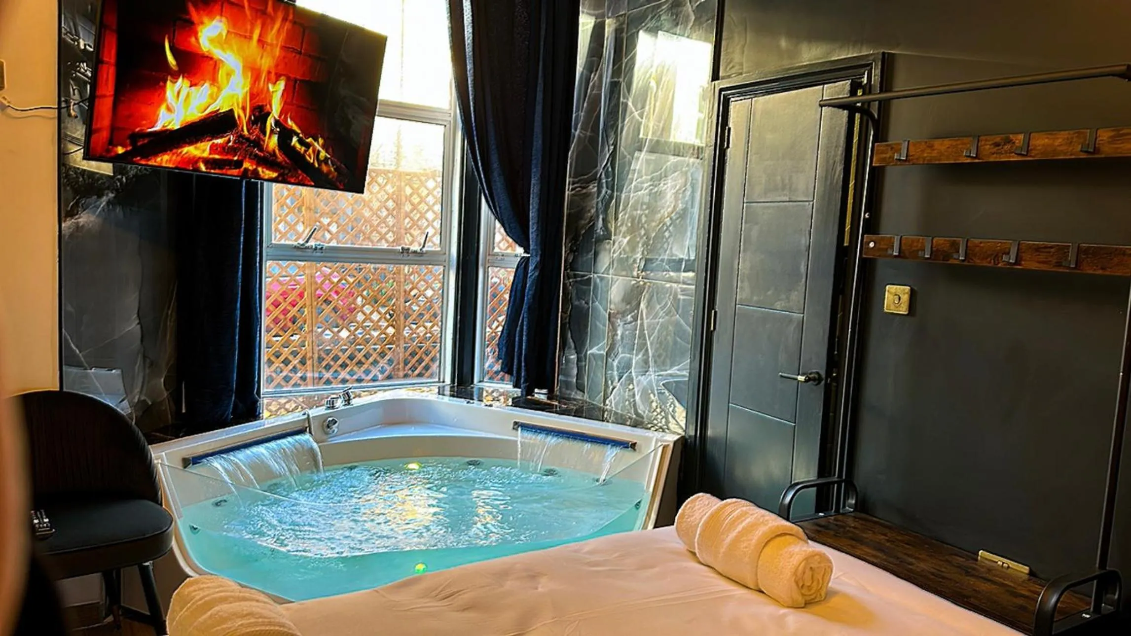 Bed in G Eighty Four