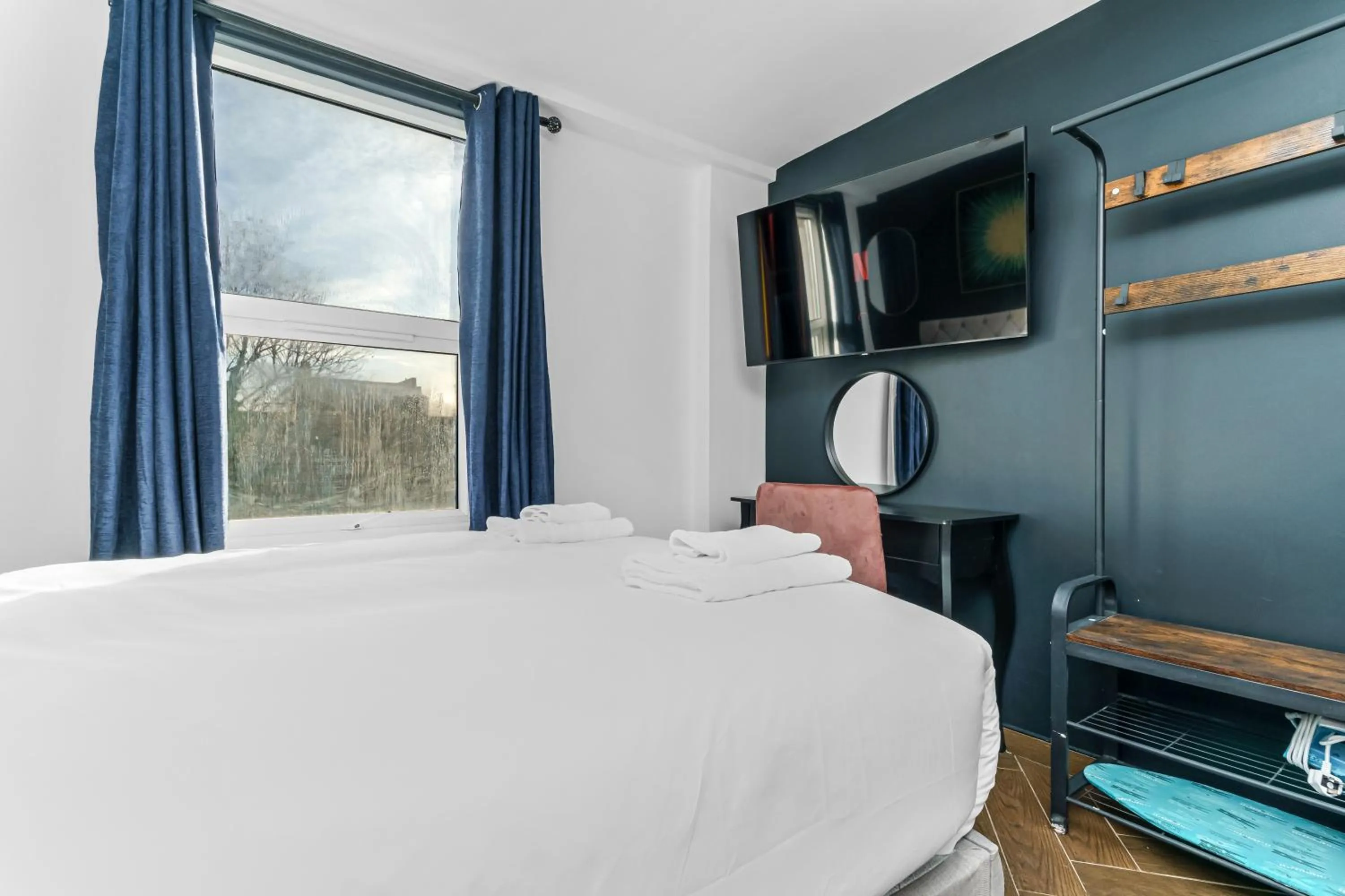 Bed in G Eighty Four