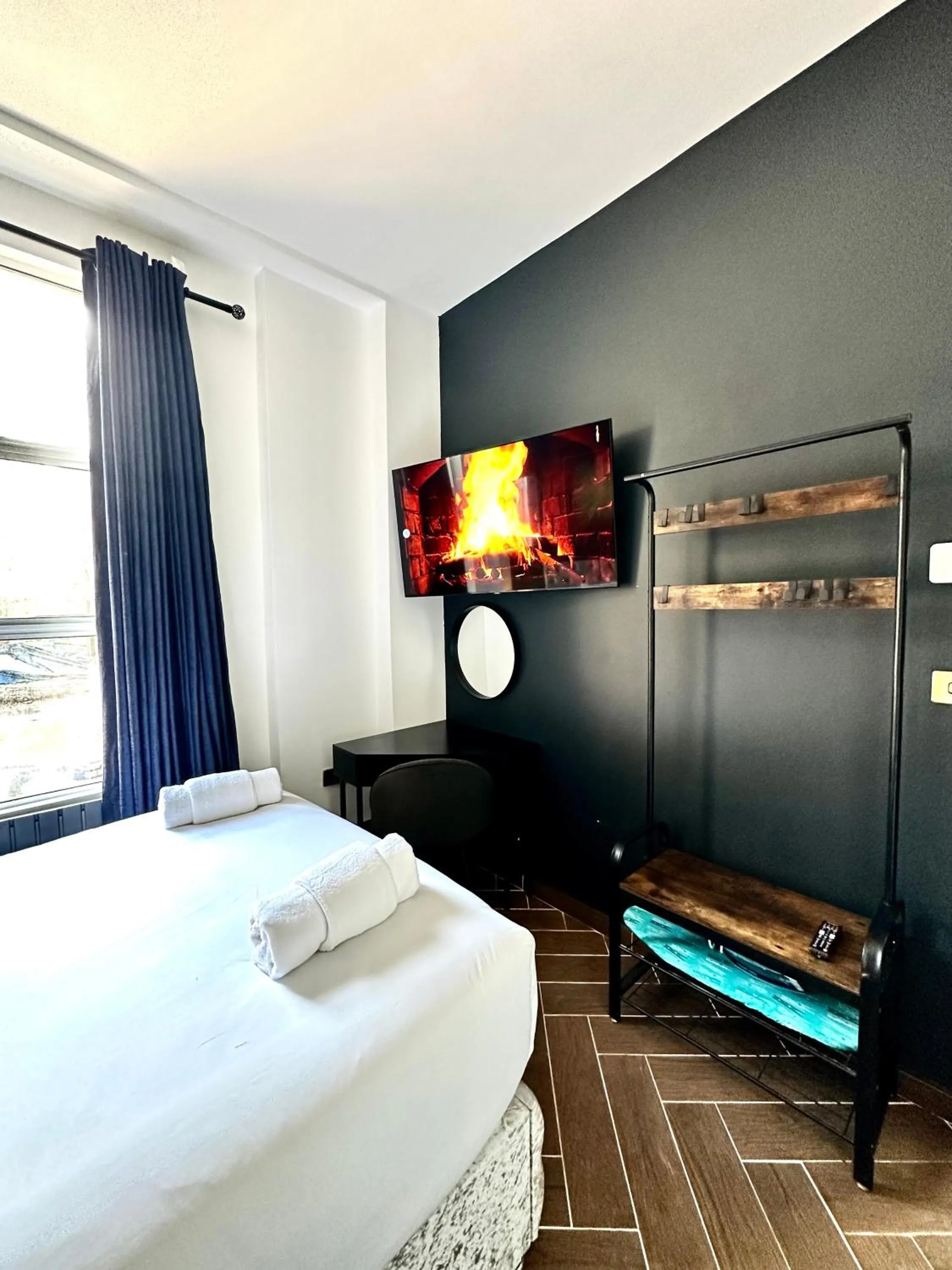 Bed in G Eighty Four