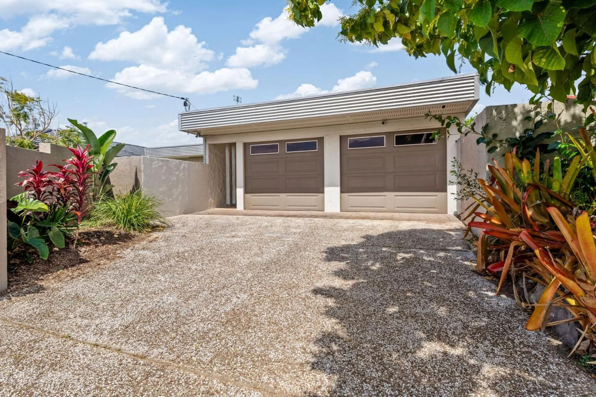 4 bedroom home on canal