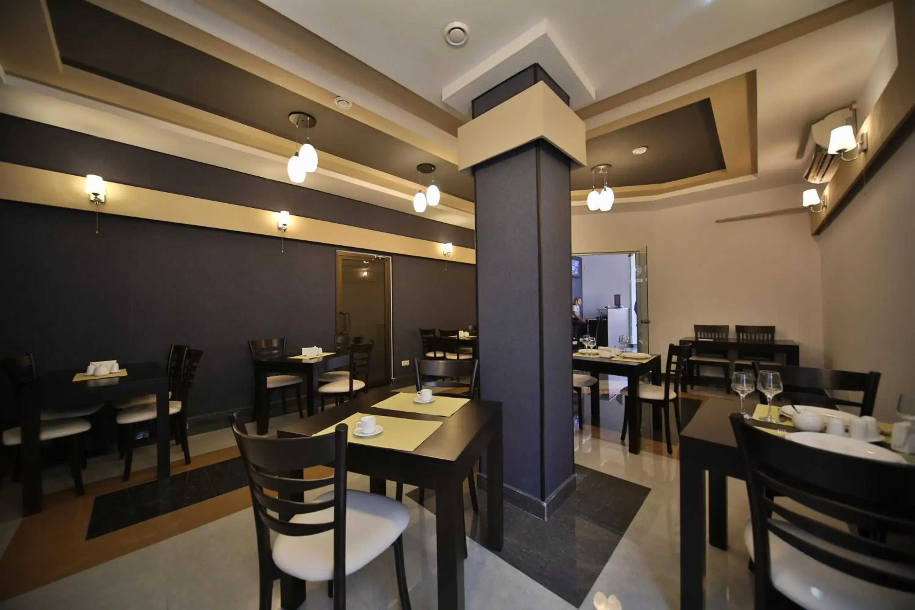 Restaurant/places to eat in Continental Hotel Restaurant/places to eat in Continental Hotel