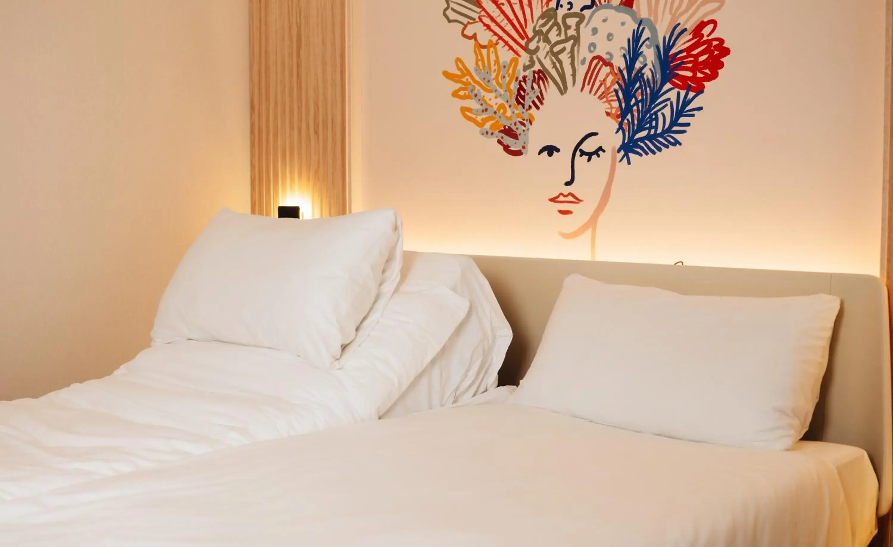 Hotel Room “Standard” Deluxe Plus with Balcony (No pets allowed) in Hotel De Zeeuwse Stromen Hotel Room “Standard” Deluxe Plus with Balcony (No pets allowed) in Hotel De Zeeuwse Stromen