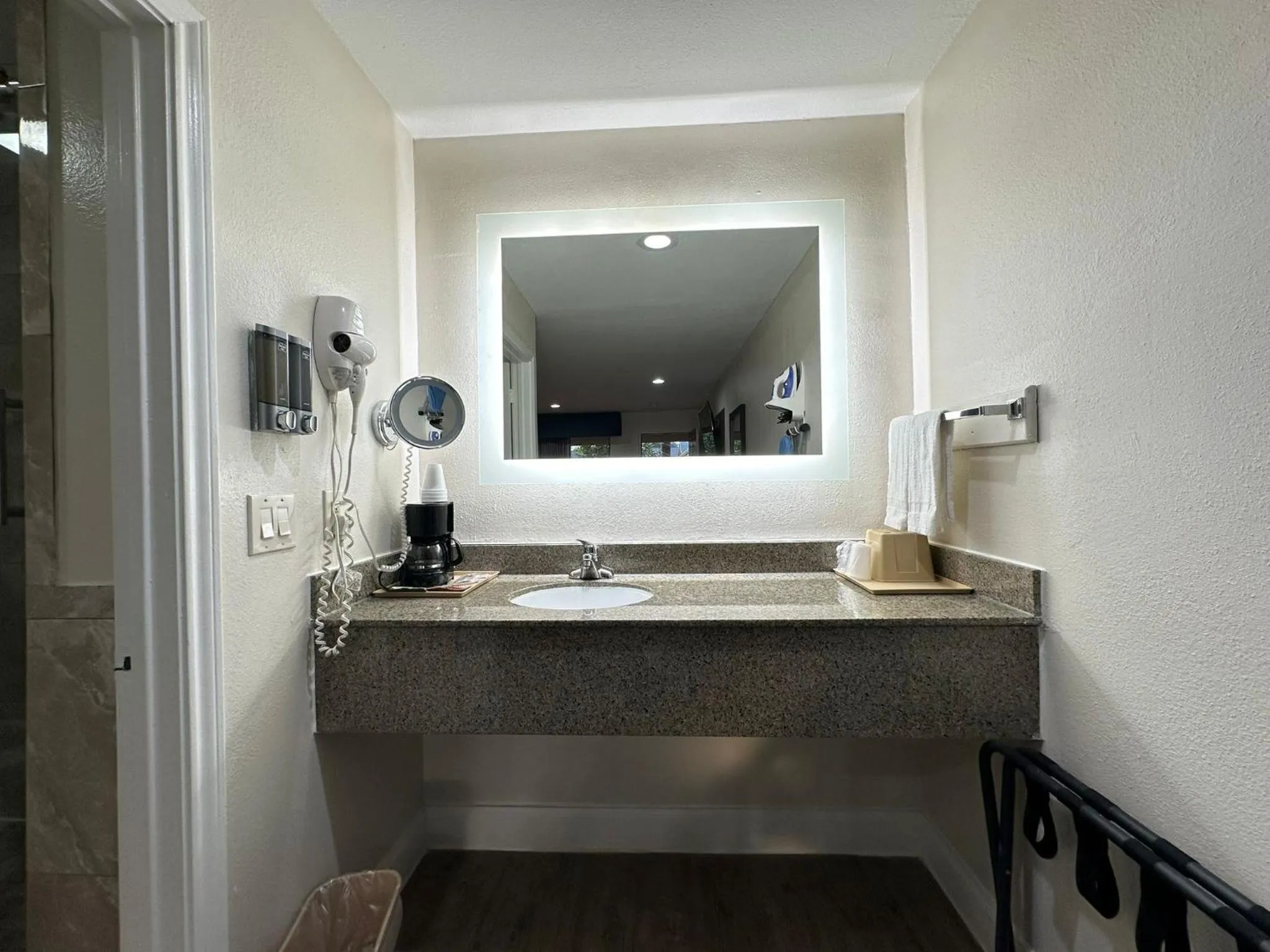 Coffee/tea facilities in Palace Inn I-45 & Bellfort