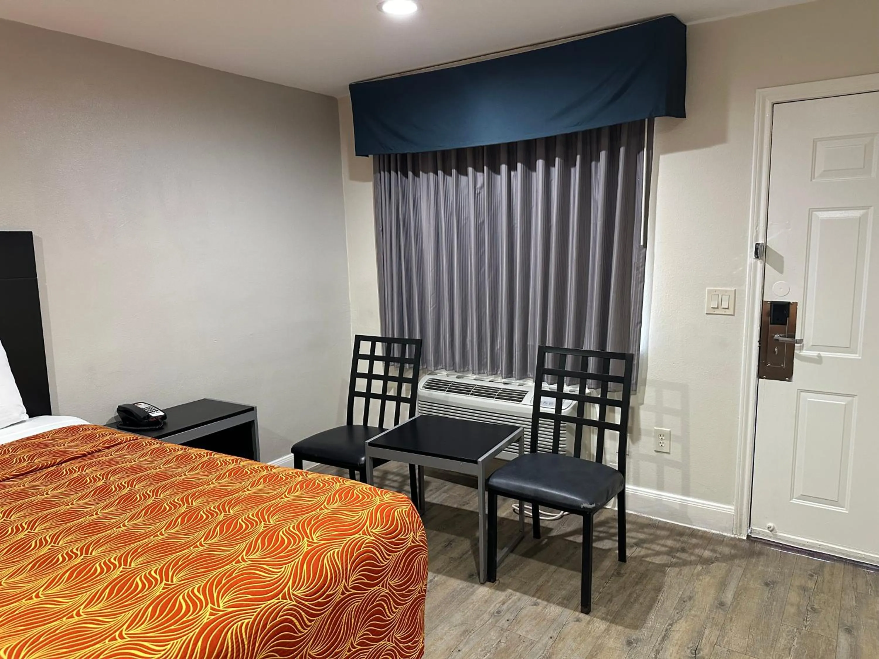 Bedroom, Bed in Palace Inn I-45 & Bellfort