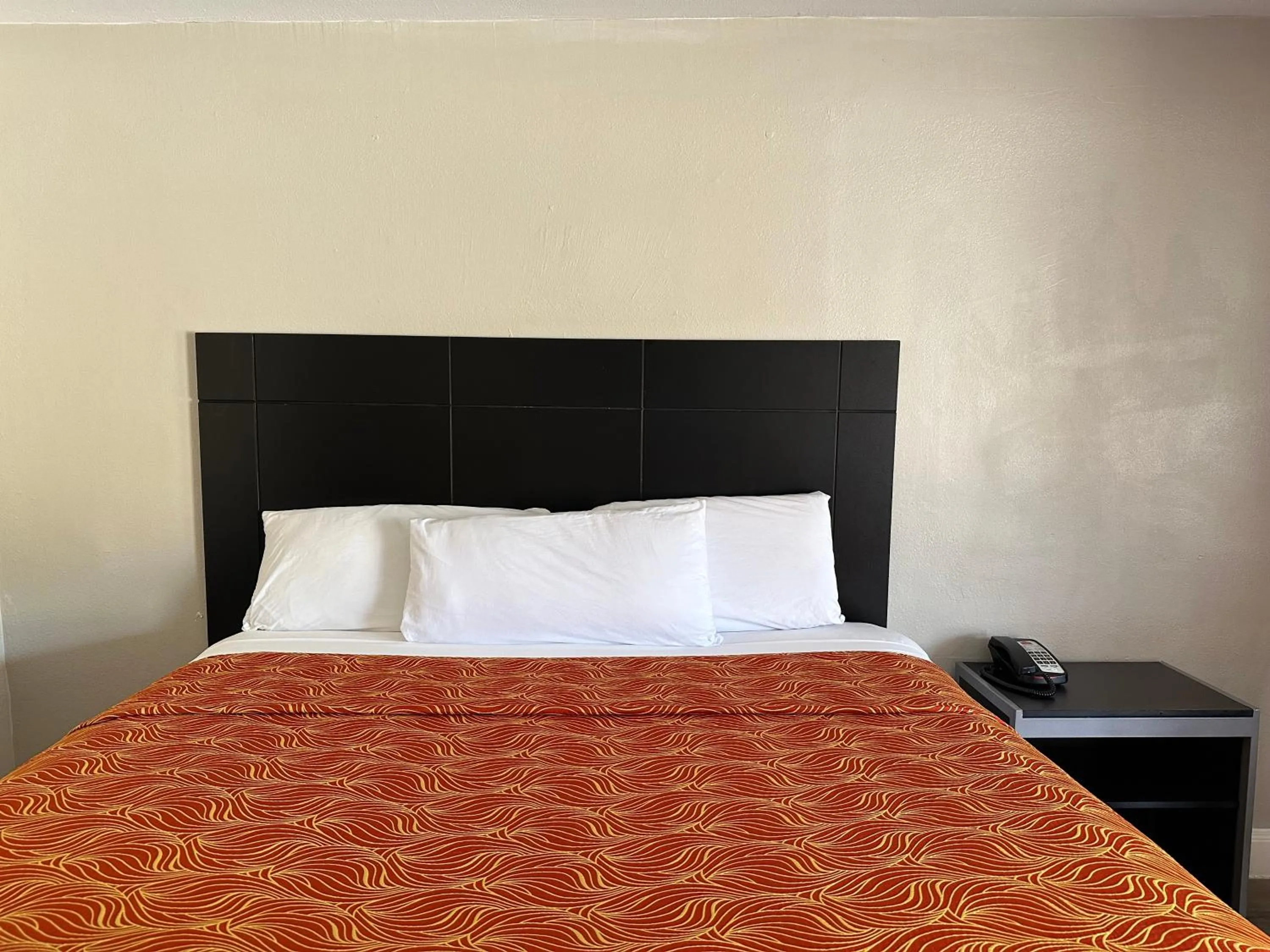 Bed in Palace Inn I-45 & Bellfort