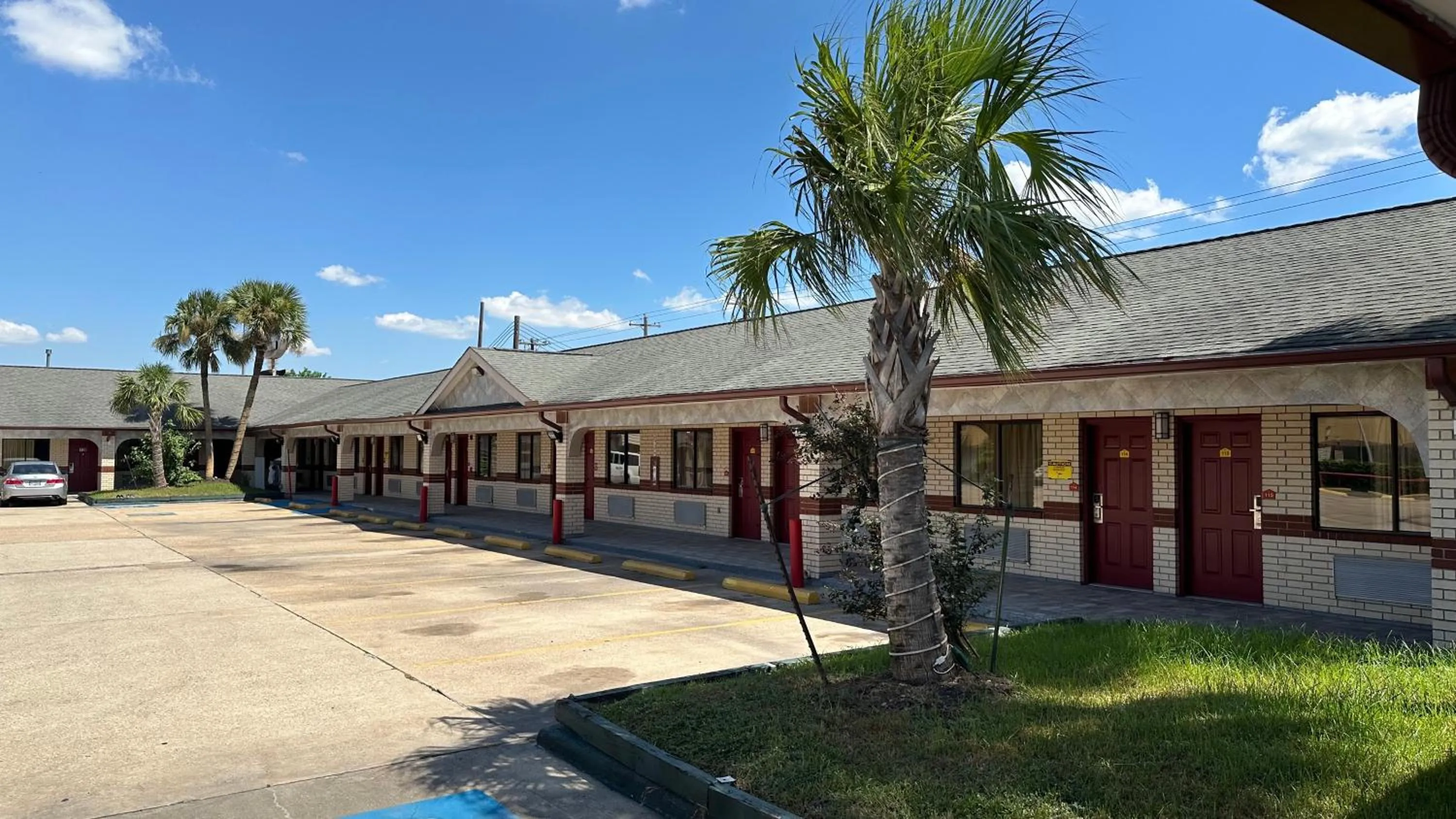 Property building in Palace Inn I-45 & Bellfort