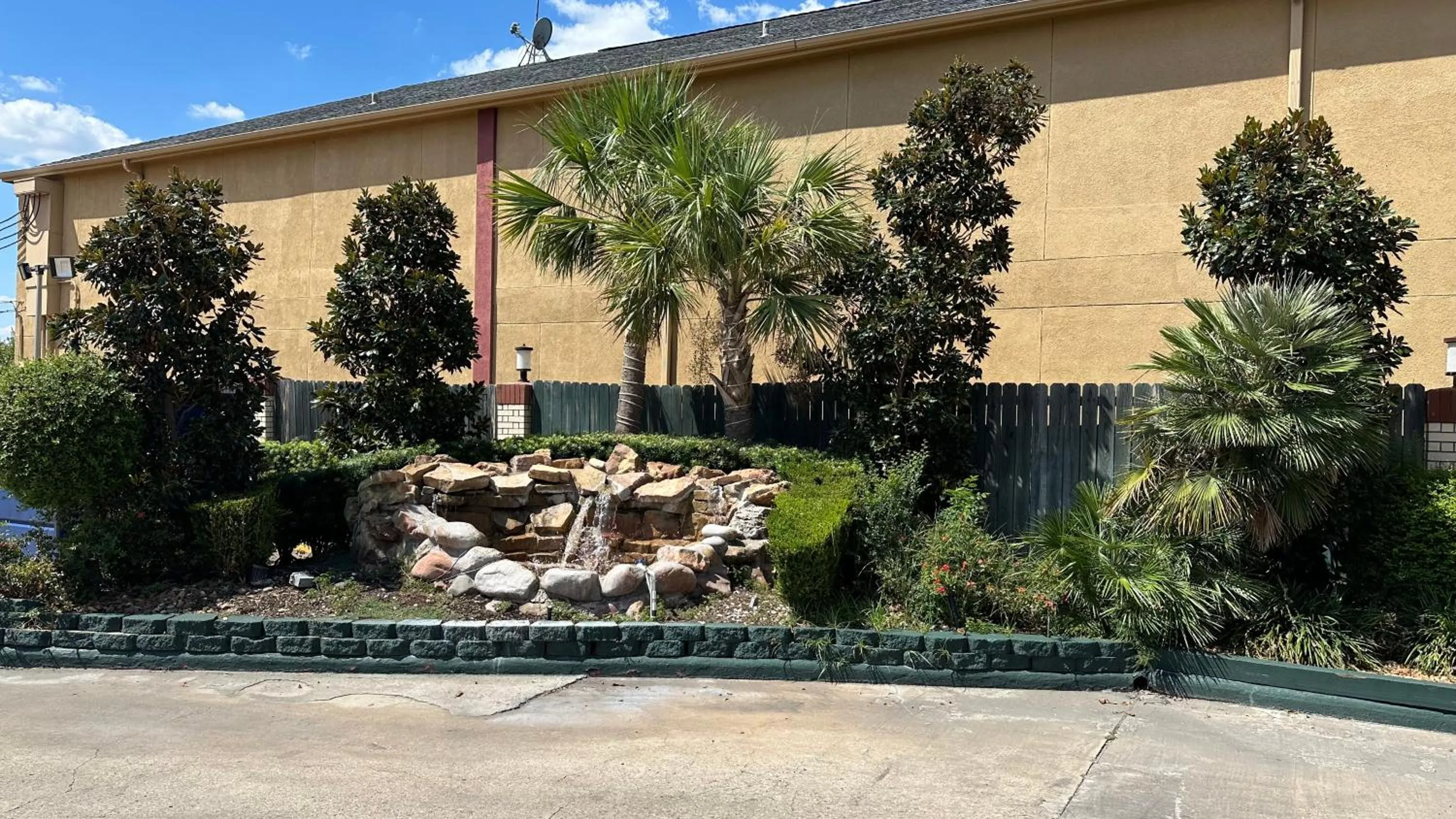 Garden view in Palace Inn I-45 & Bellfort