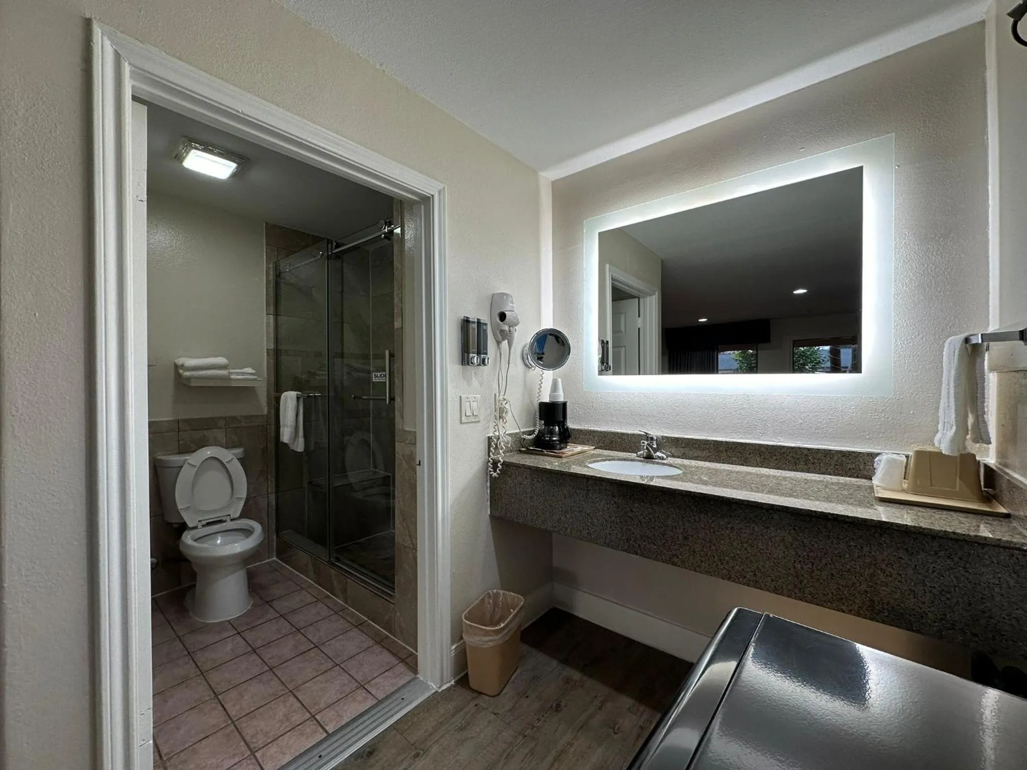 Bathroom in Palace Inn I-45 & Bellfort